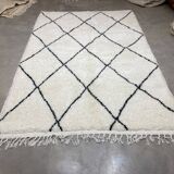 White wool carpet with diamonds 197x295cm