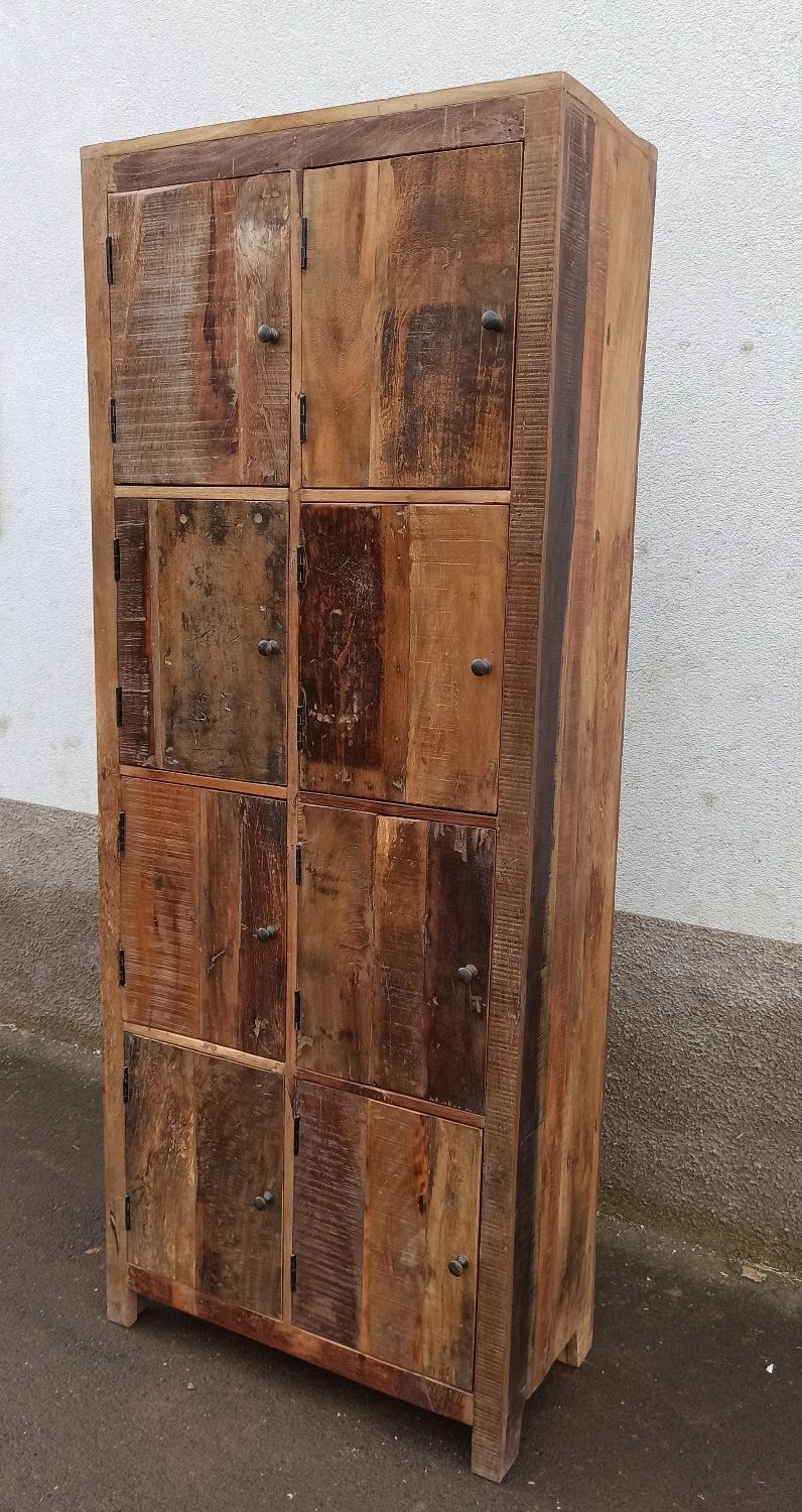 Armoire 8 portes en bois ancien