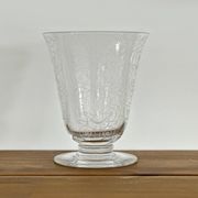 Vase tulipe en cristal de BACCARAT  à décor gravé d'arabesques - Signé