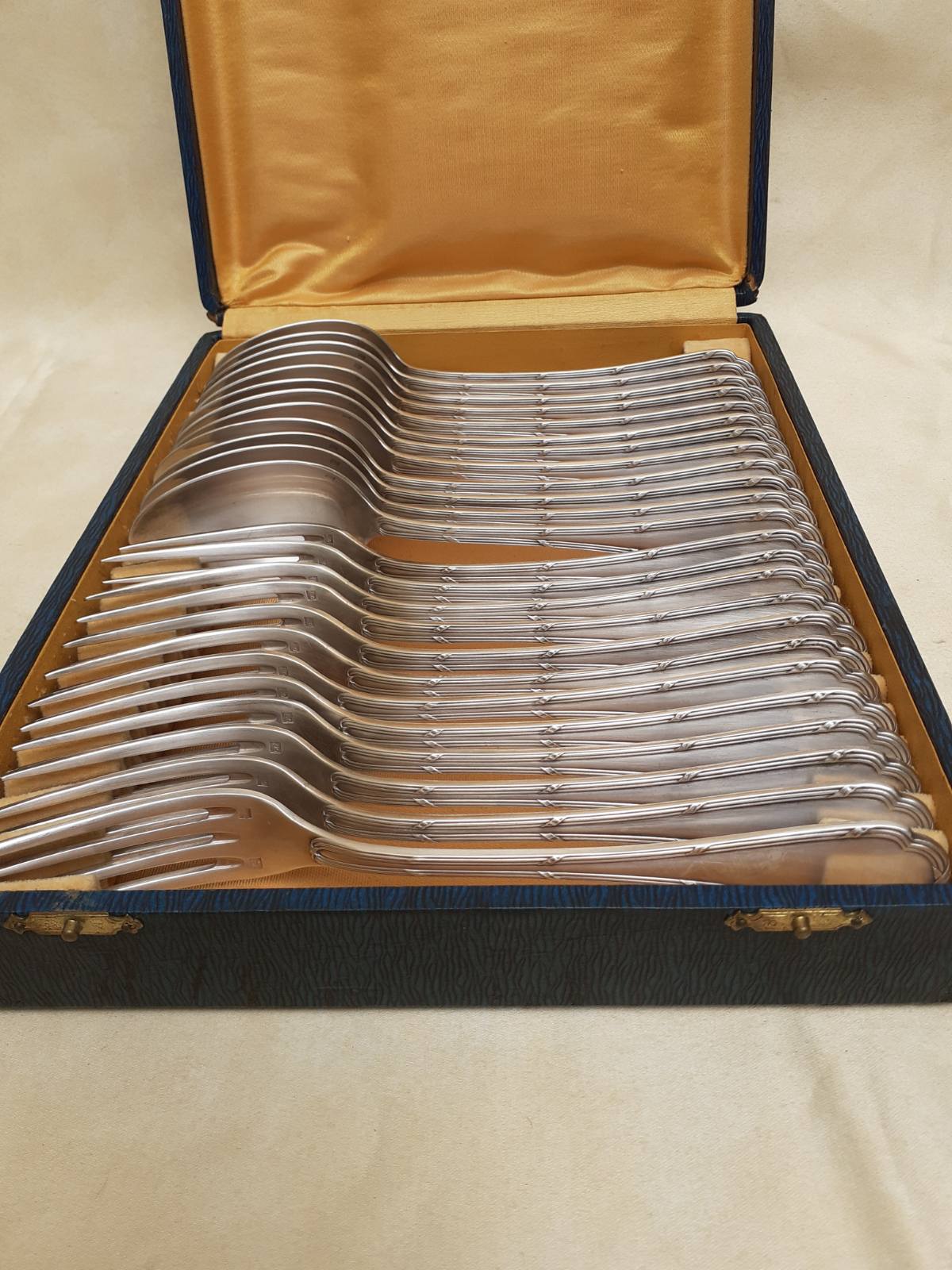 Housewife 12 forks and 12 tablespoons in silver metal