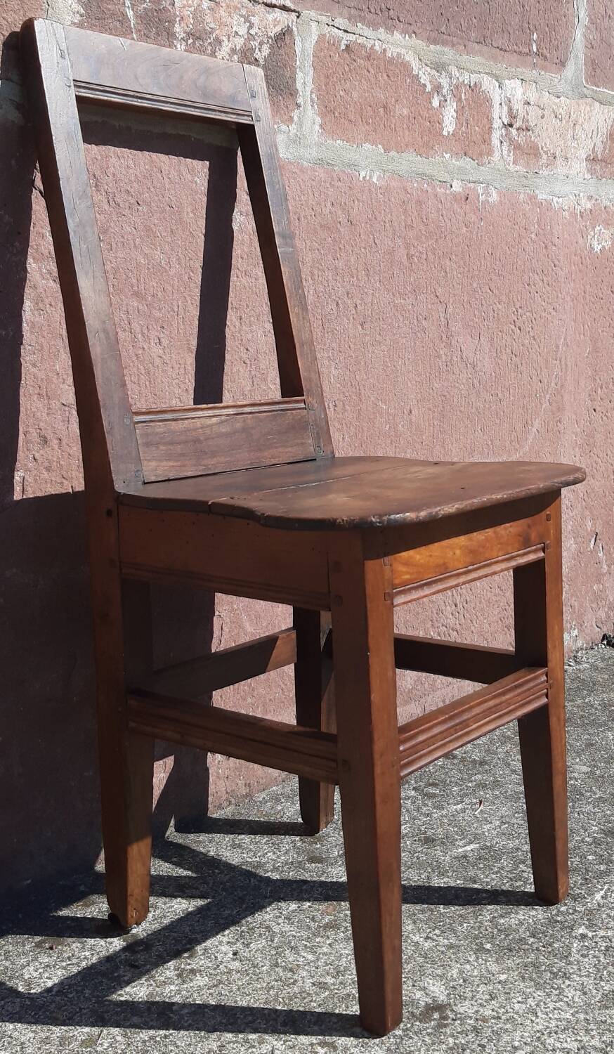 Lorraine chair in wood, 18th century.