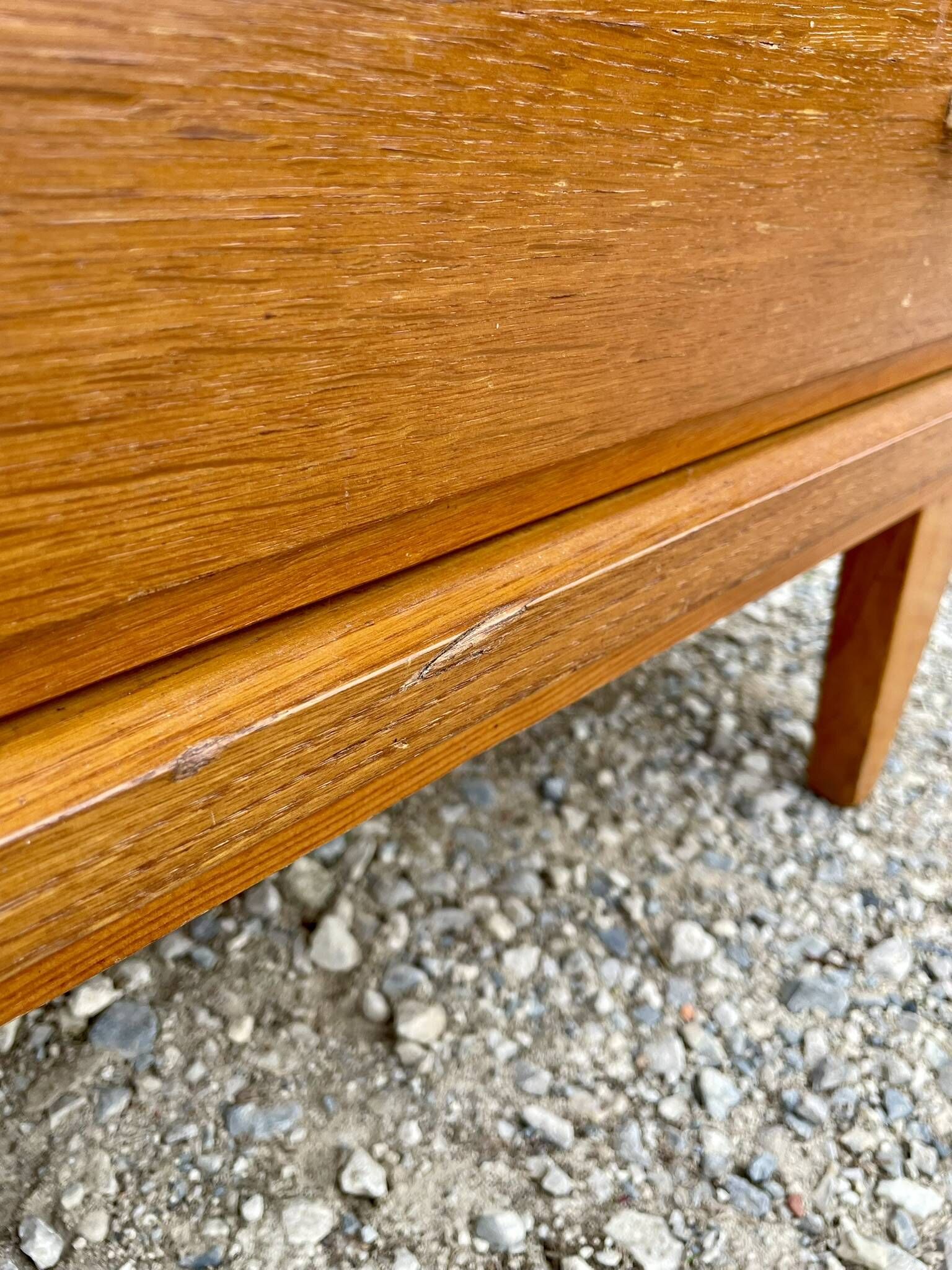 Vintage Mid-Century Scandinavian chest of drawers with tapered legs, 4 drawers, Oak, 1950s.