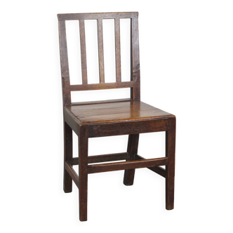 Chaise anglaise ancienne du XVIIIe siècle avec dossier fuselé et patine