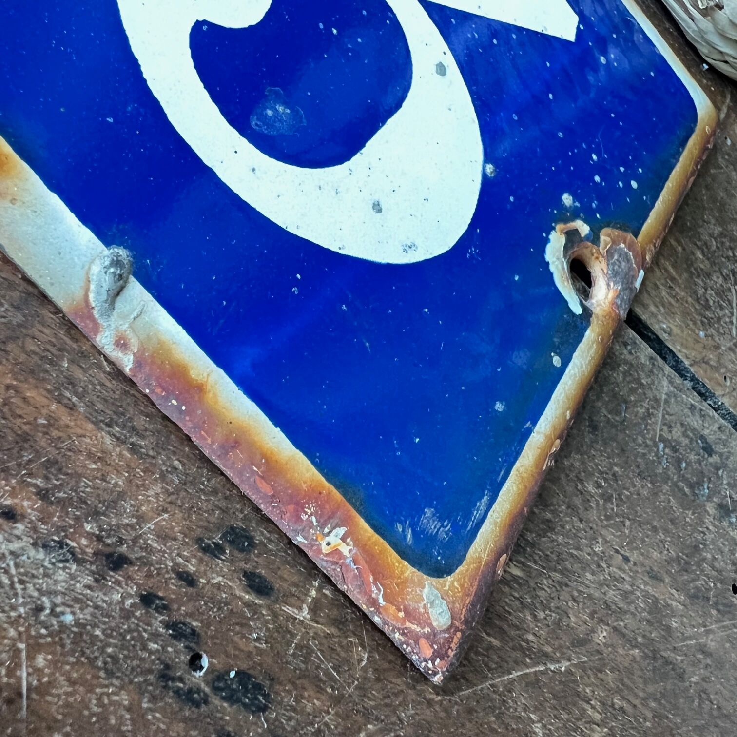 Plaque émaillée bleu "33"