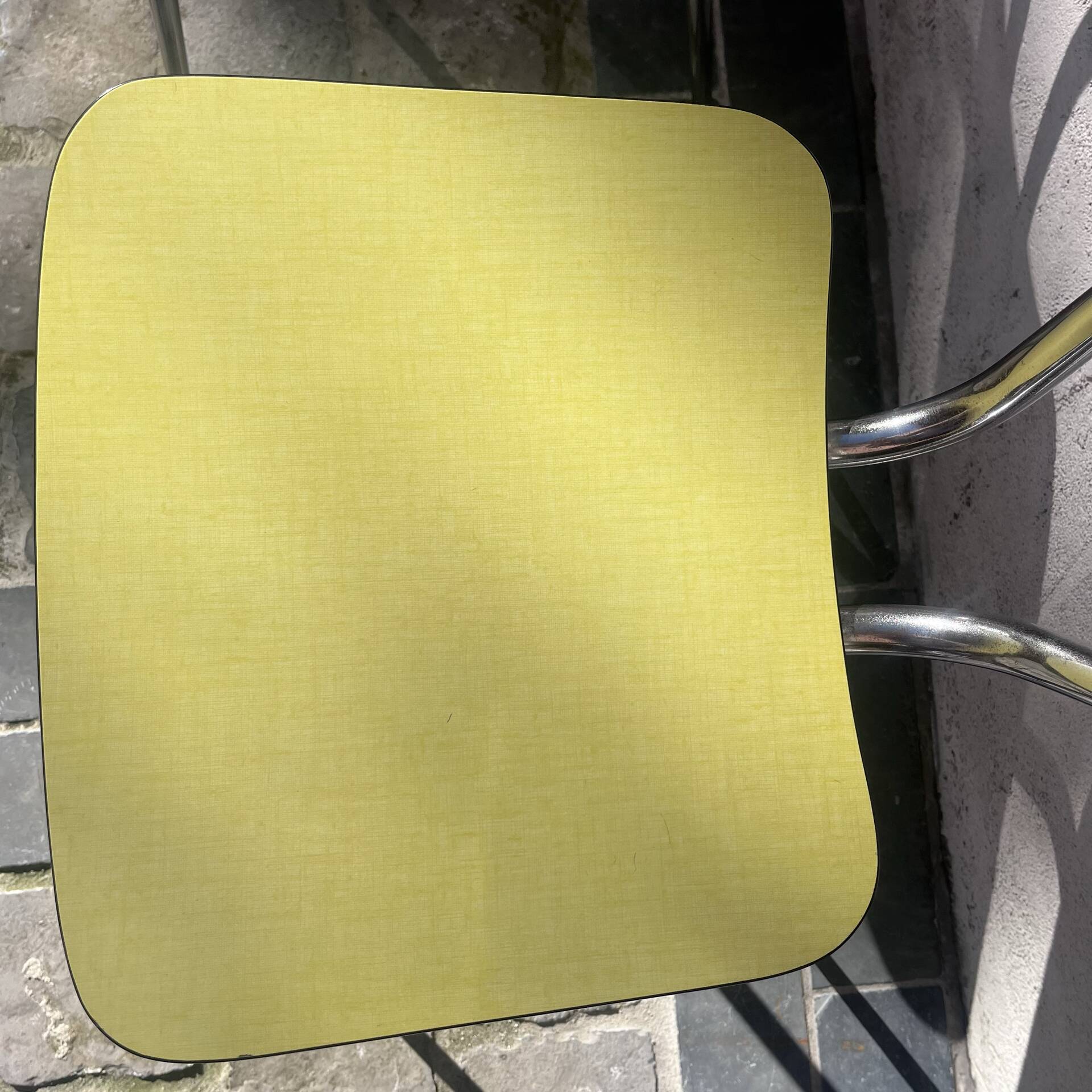4 chaises en formica