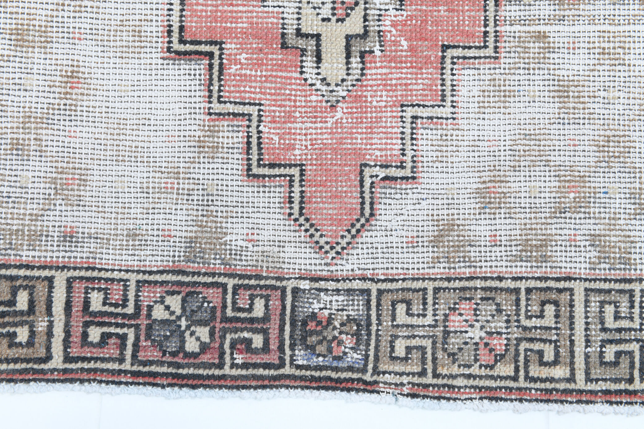 4x9 handmade distressed wool vintage rug 267x129cm