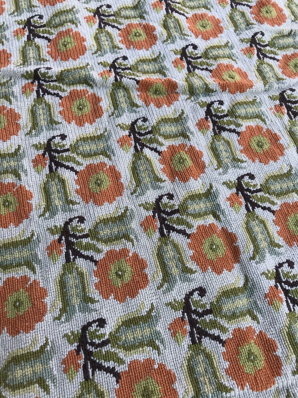 Vintage carpet with small dots 230x373 cm