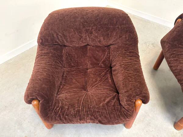 Set of mid-century lounge chairs in oak and teddy