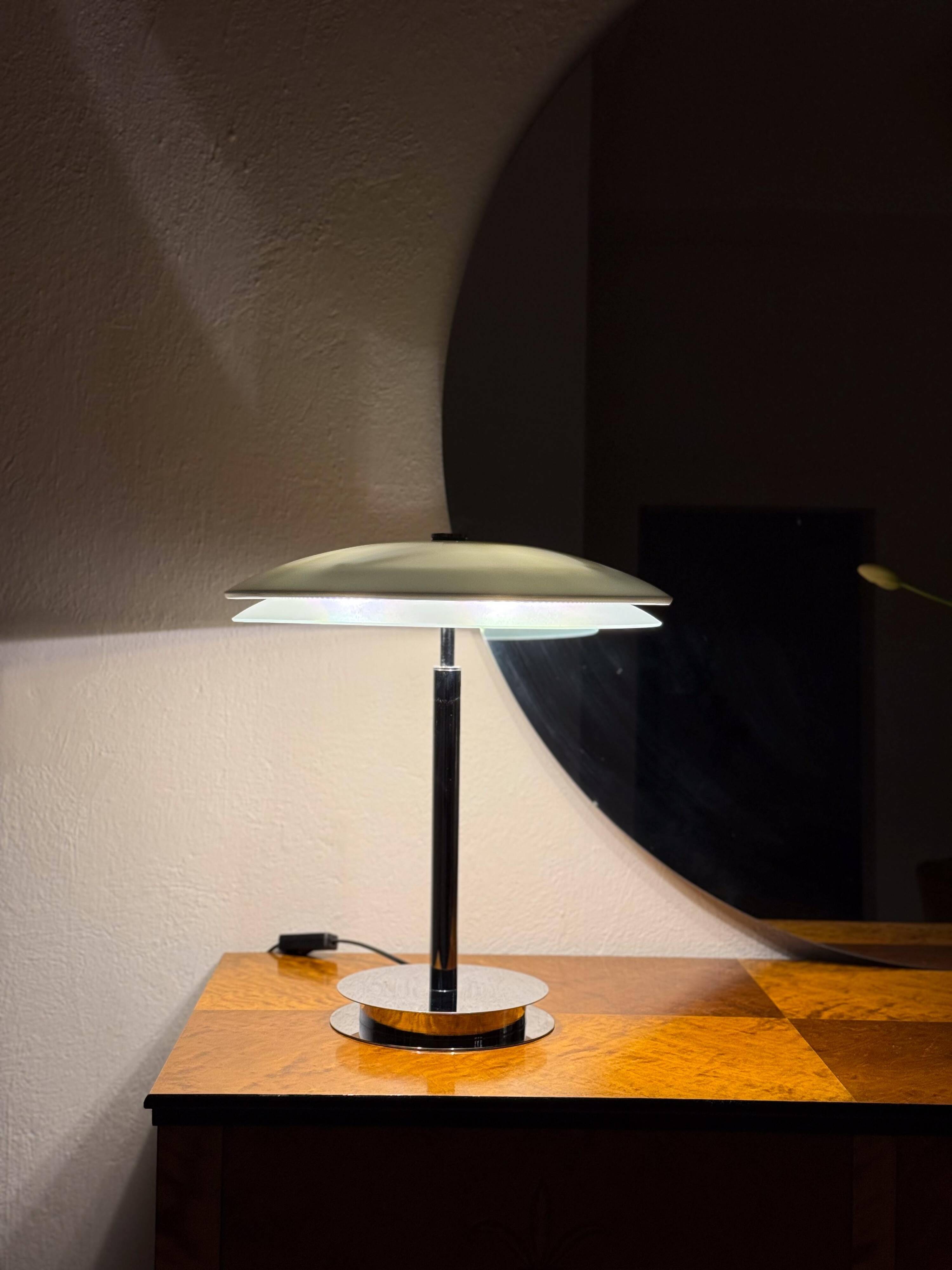 "Tris" glass table lamp by Fontana Arte from the Space Age with a chrome base, Italy, circa 2000.