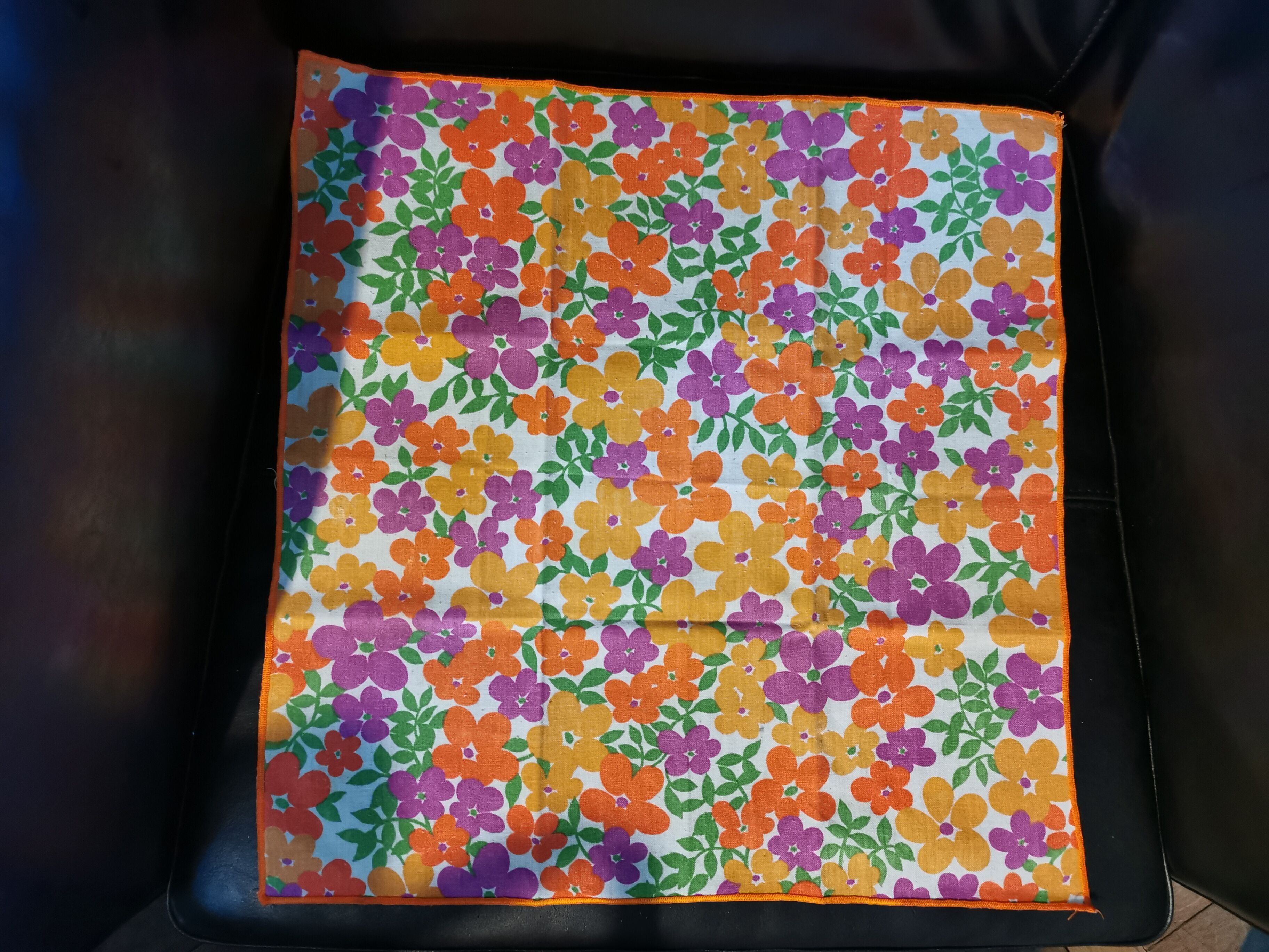 Lot de nappe et 6 serviettes de table vintage