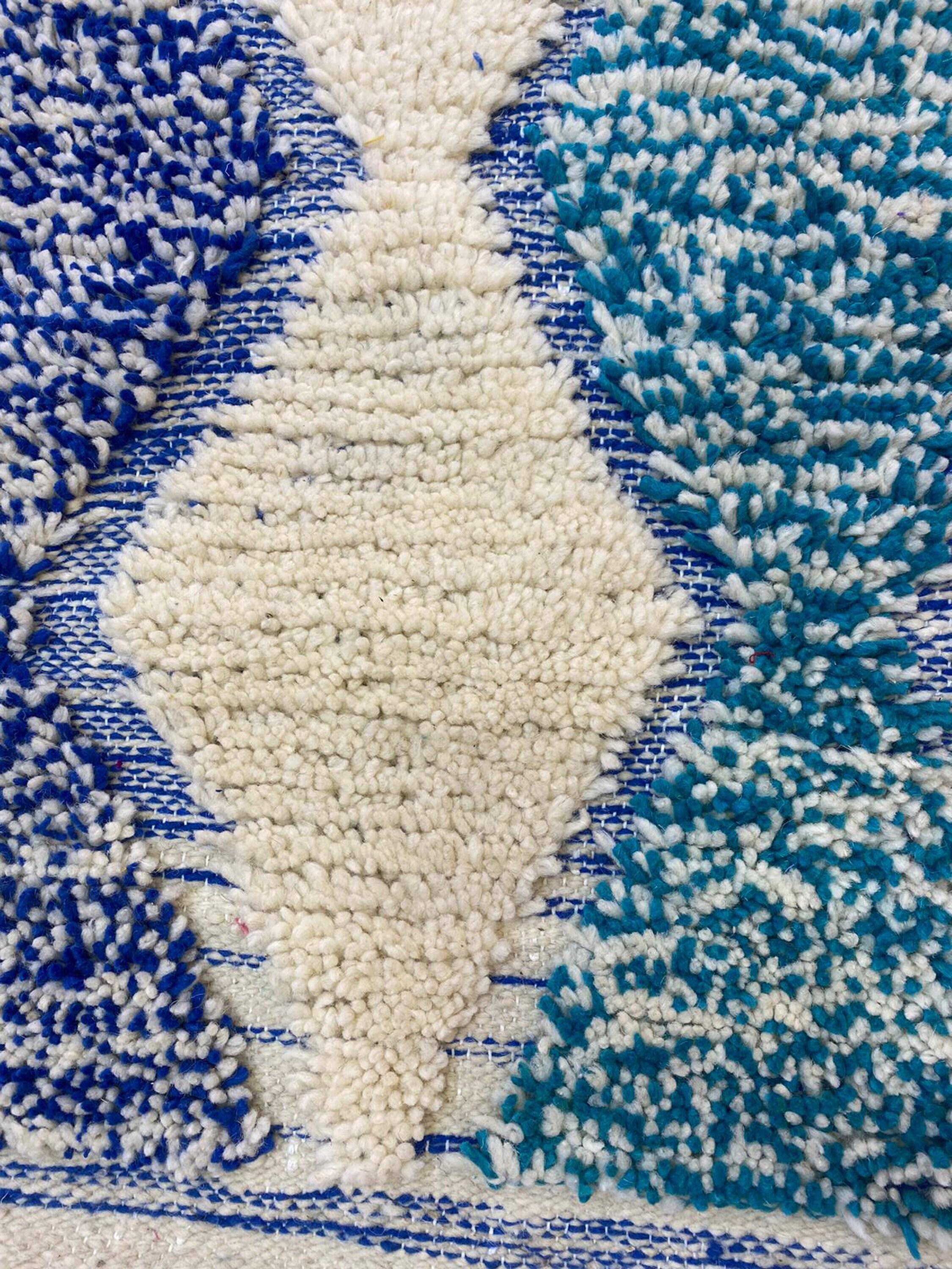 Handmade Moroccan rug, natural wool, 3x2 m.