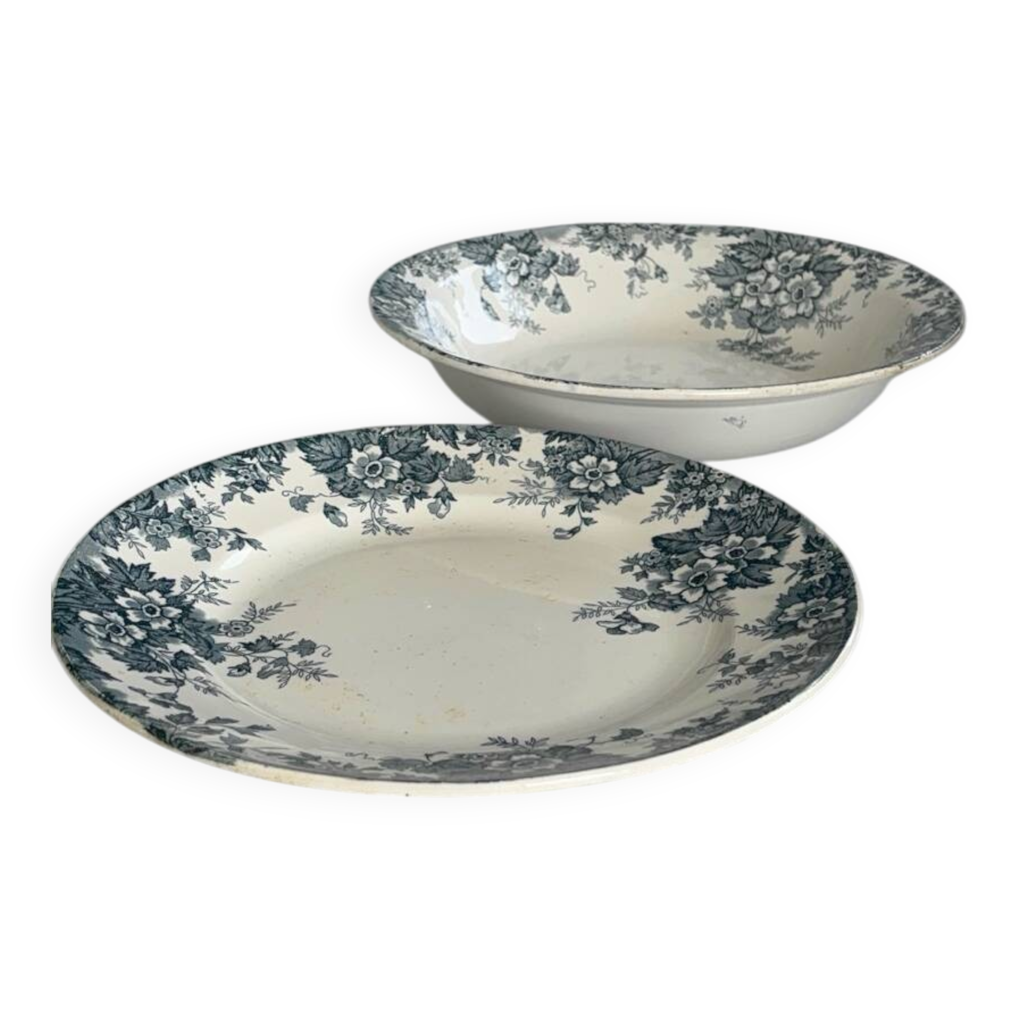 Old Saint-Amand & Hamage model Marie-Louise terrine bowls