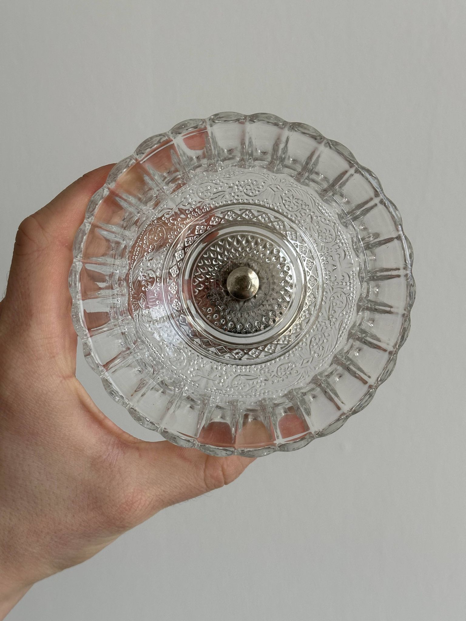 Coupe en verre épais sur pied métal