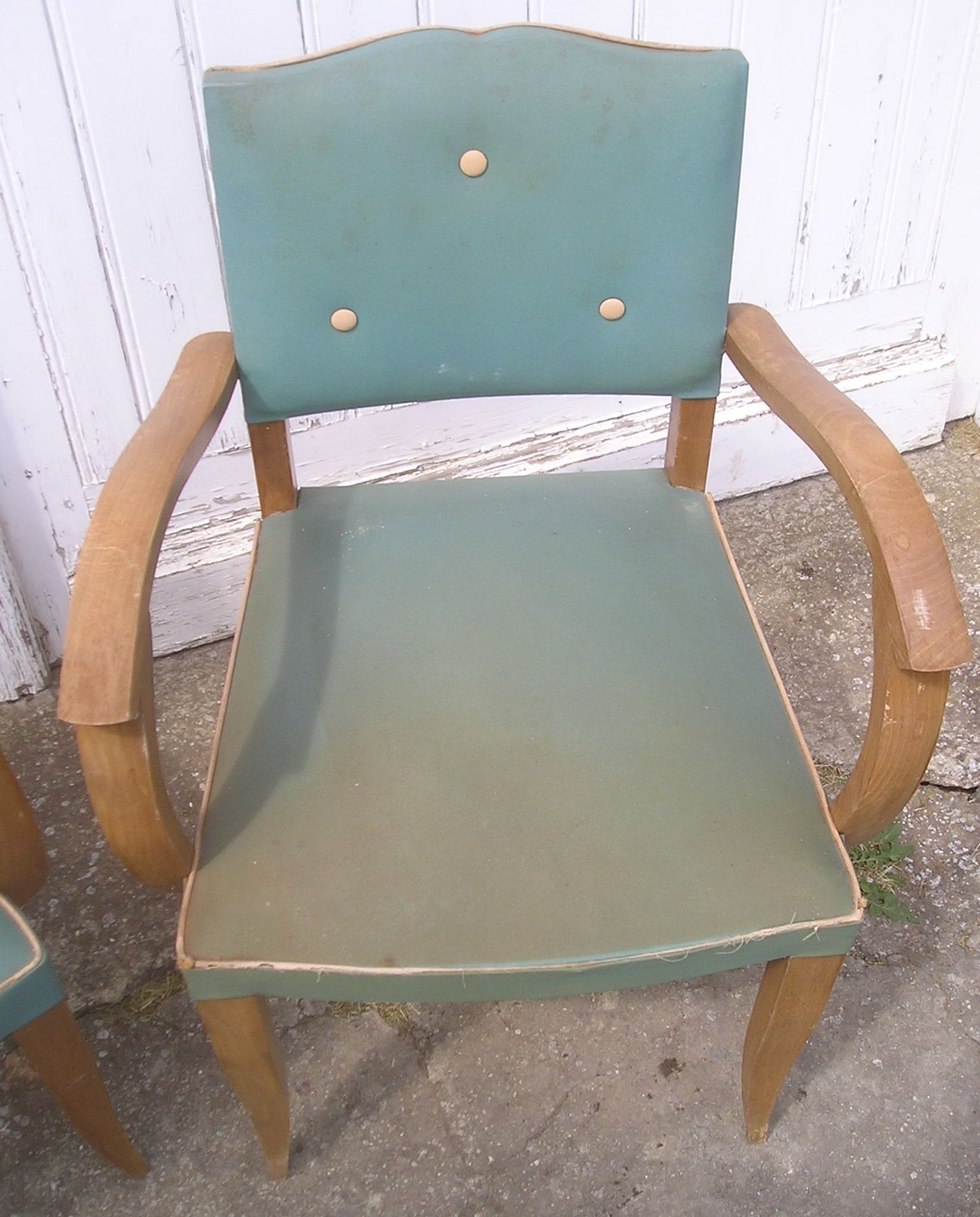 Paire de fauteuils bridge en skaï vert 1960