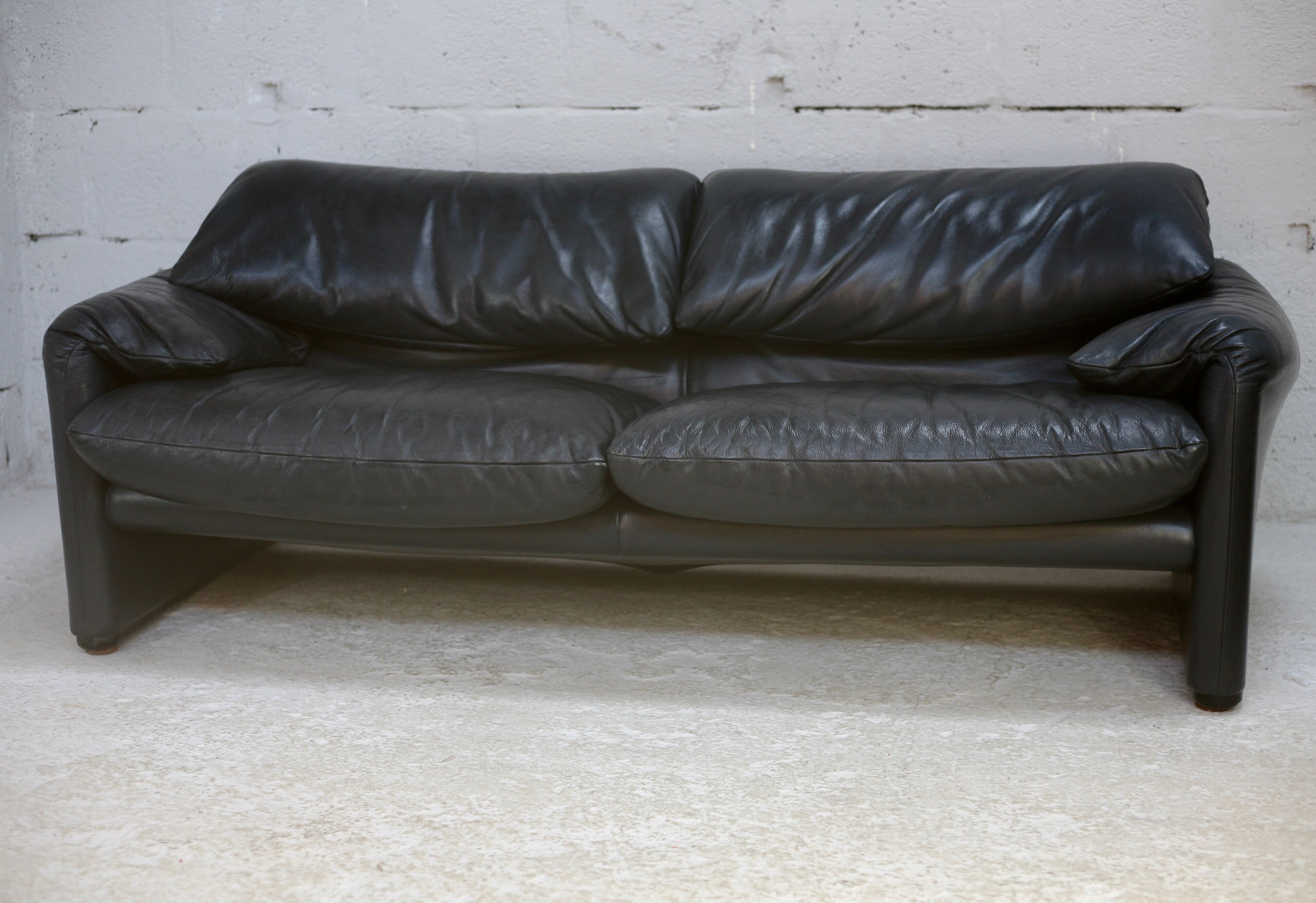 Sofa by Vico Magistretti, Cassina, Maralunga model. Italy, circa 1975. Navy blue leather