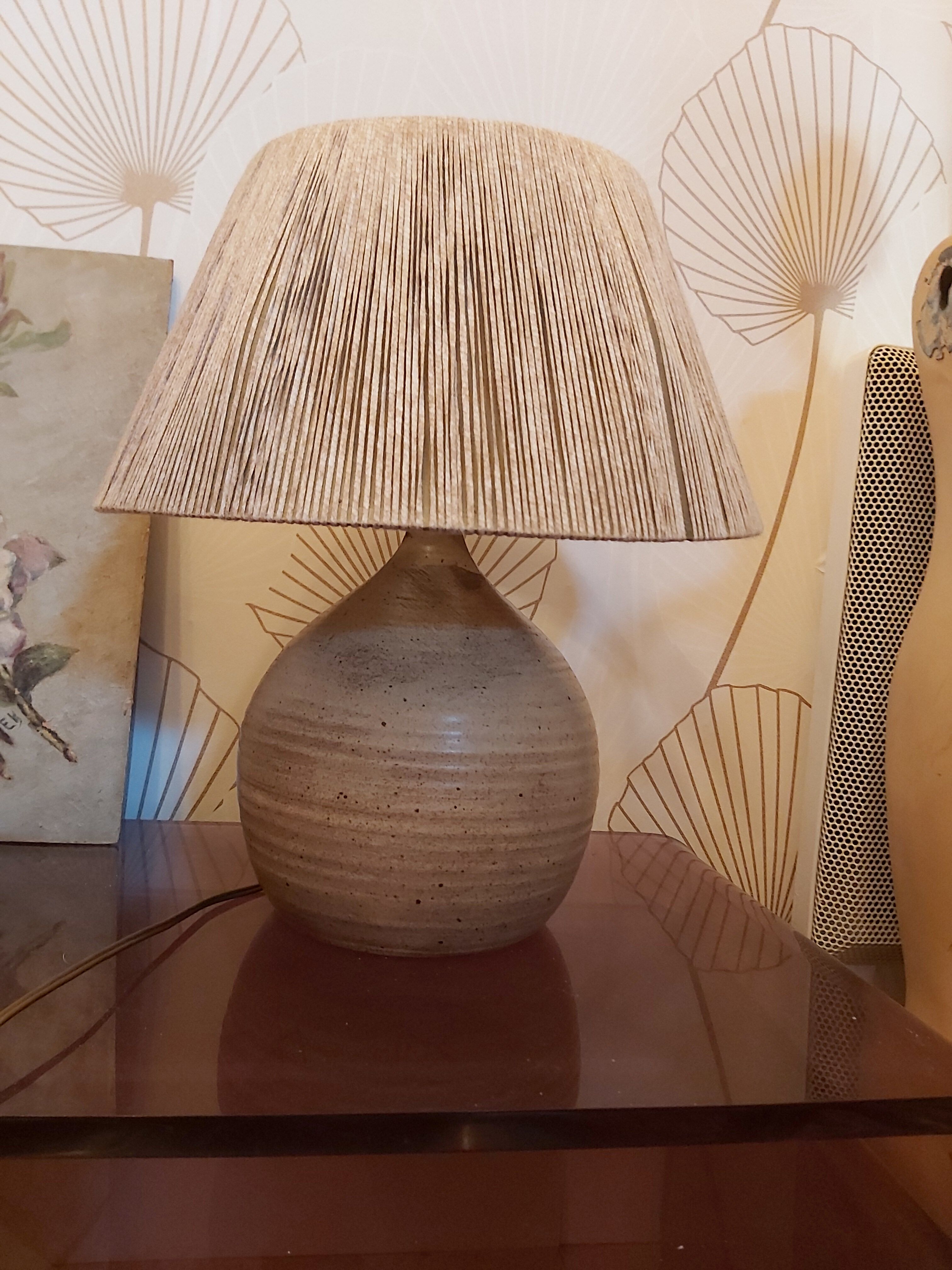 Lampe en grès vintage signée