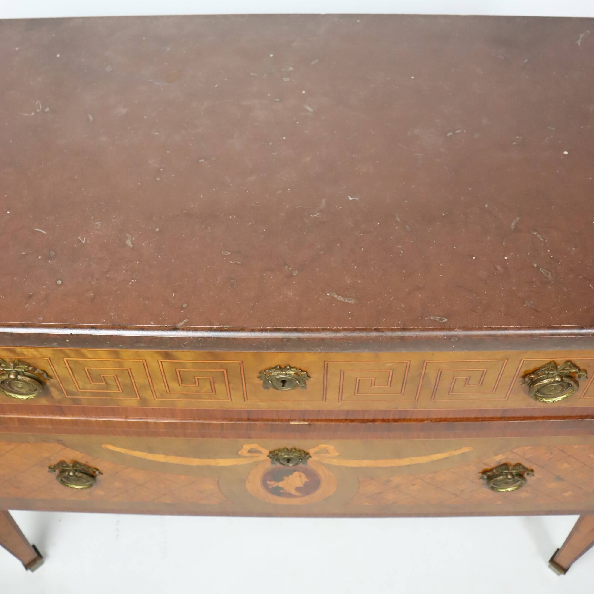 Commode de style Gustavien