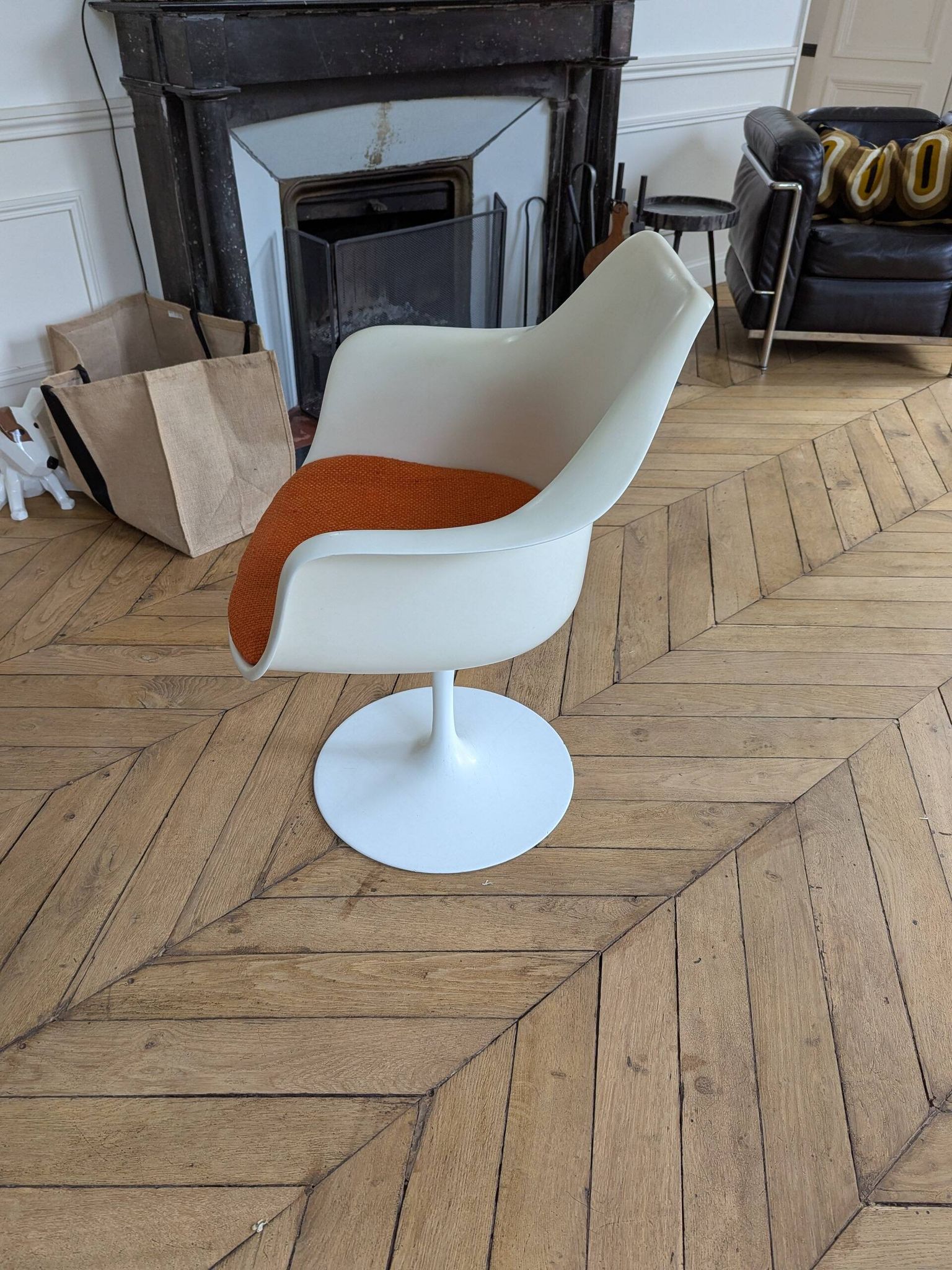 Pair of Tulip Knoll Saarinen armchairs