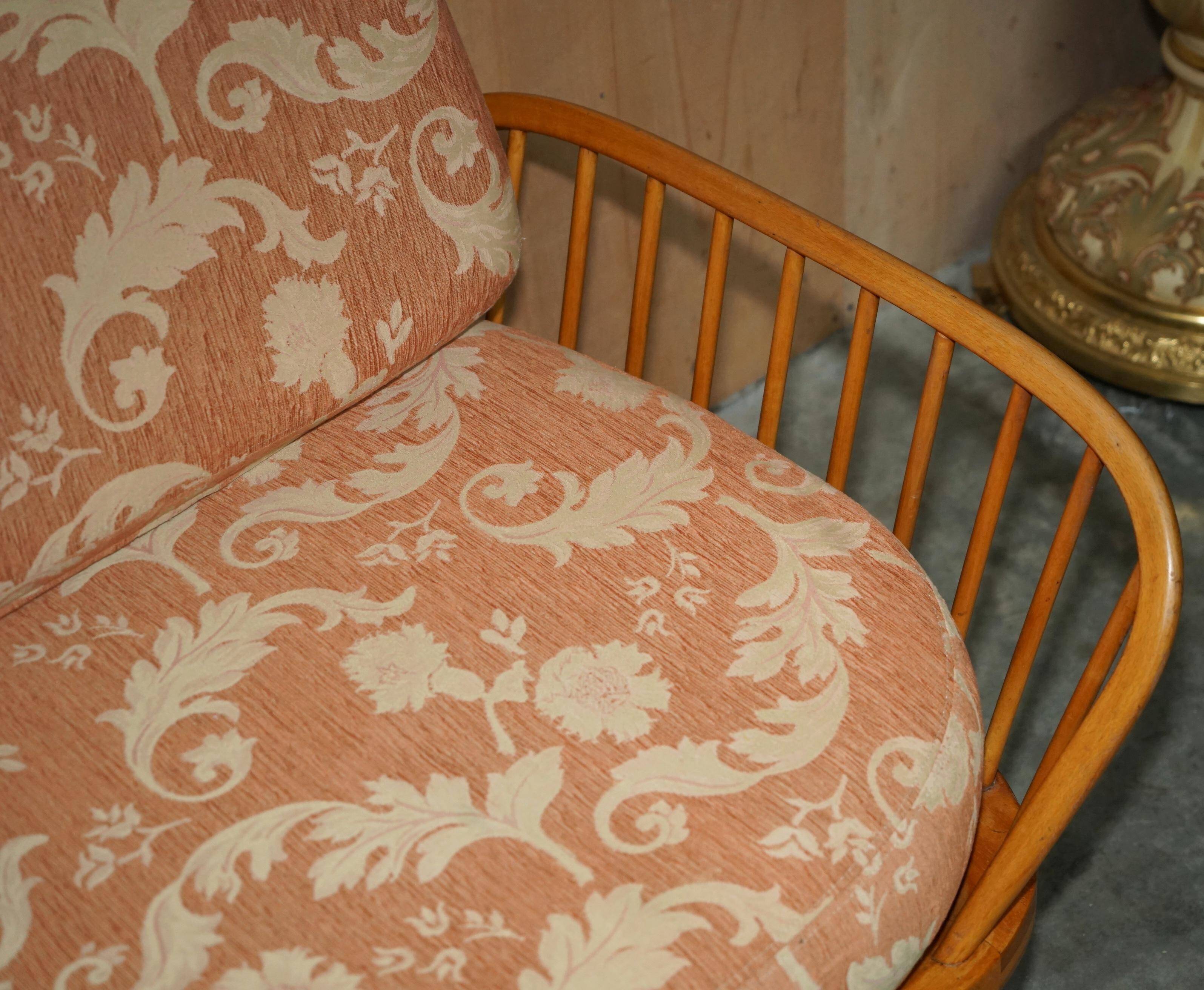 Vintage Ercol Windsor Studio 355 canapé / daybed, light wood, Mid-Century Modern design.