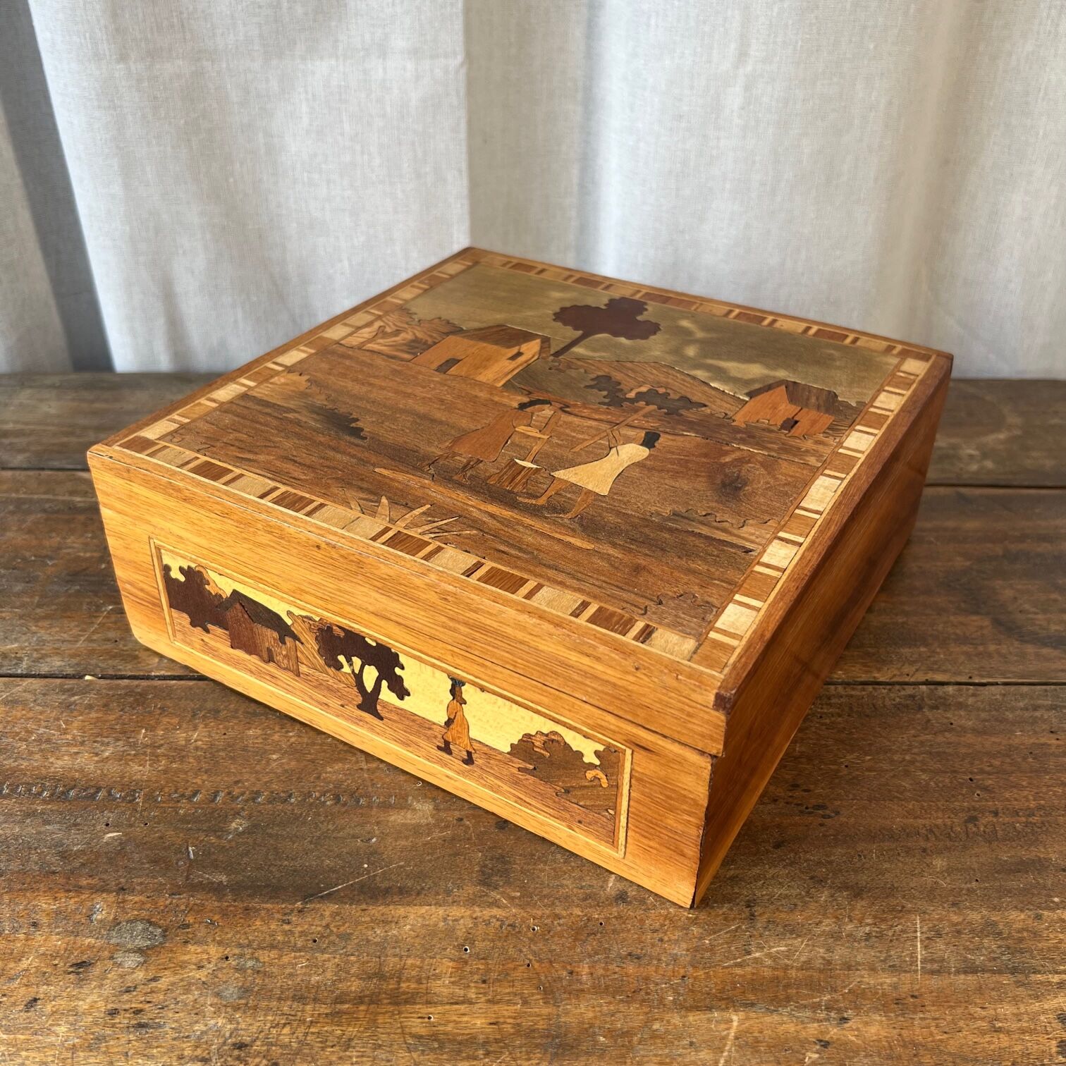 Boîte en marqueterie de bambou