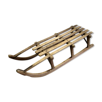 Luge en bois idéal pour étagère