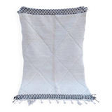 White rug in natural wool, 250cm x 150cm