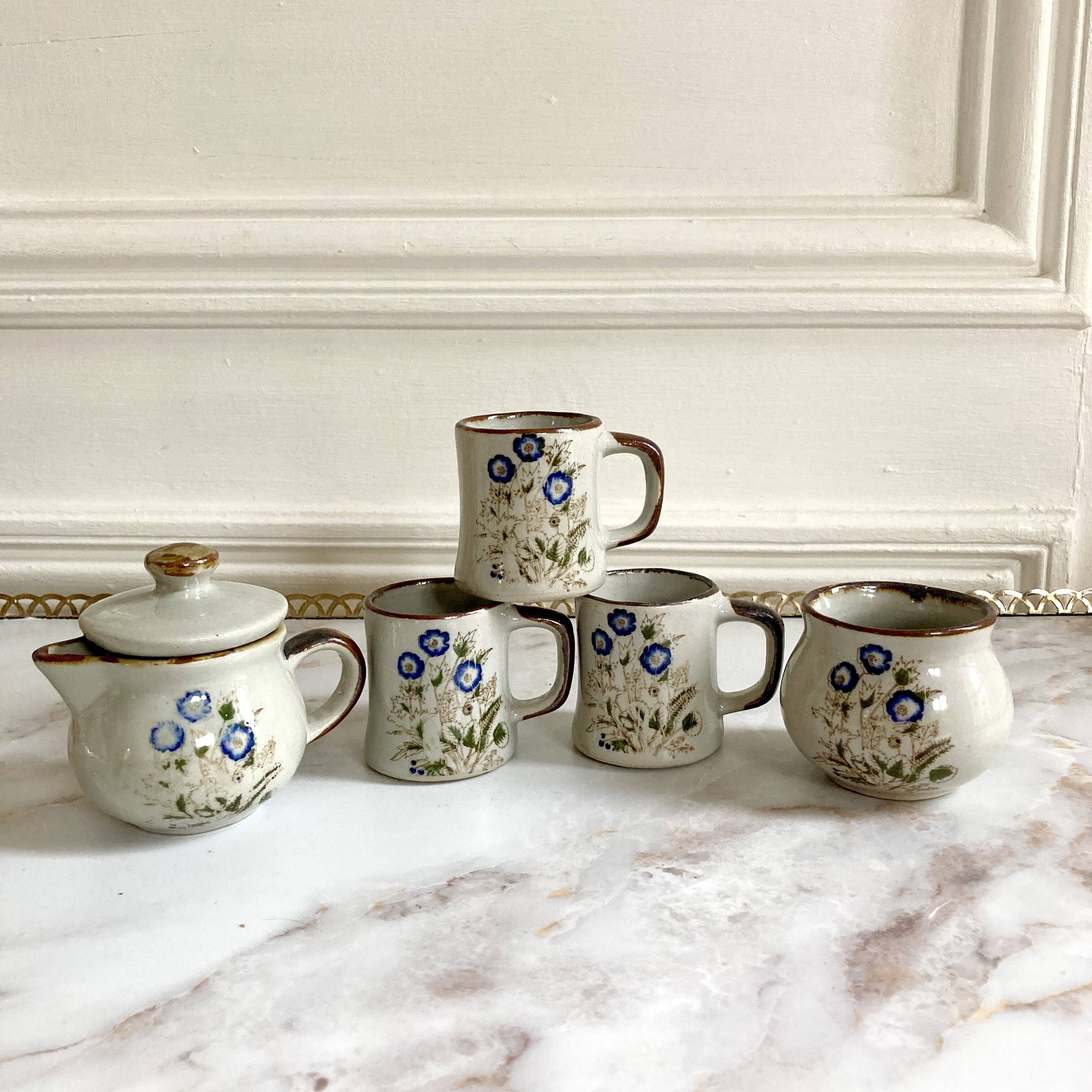 Vintage stoneware dinette with flower decor