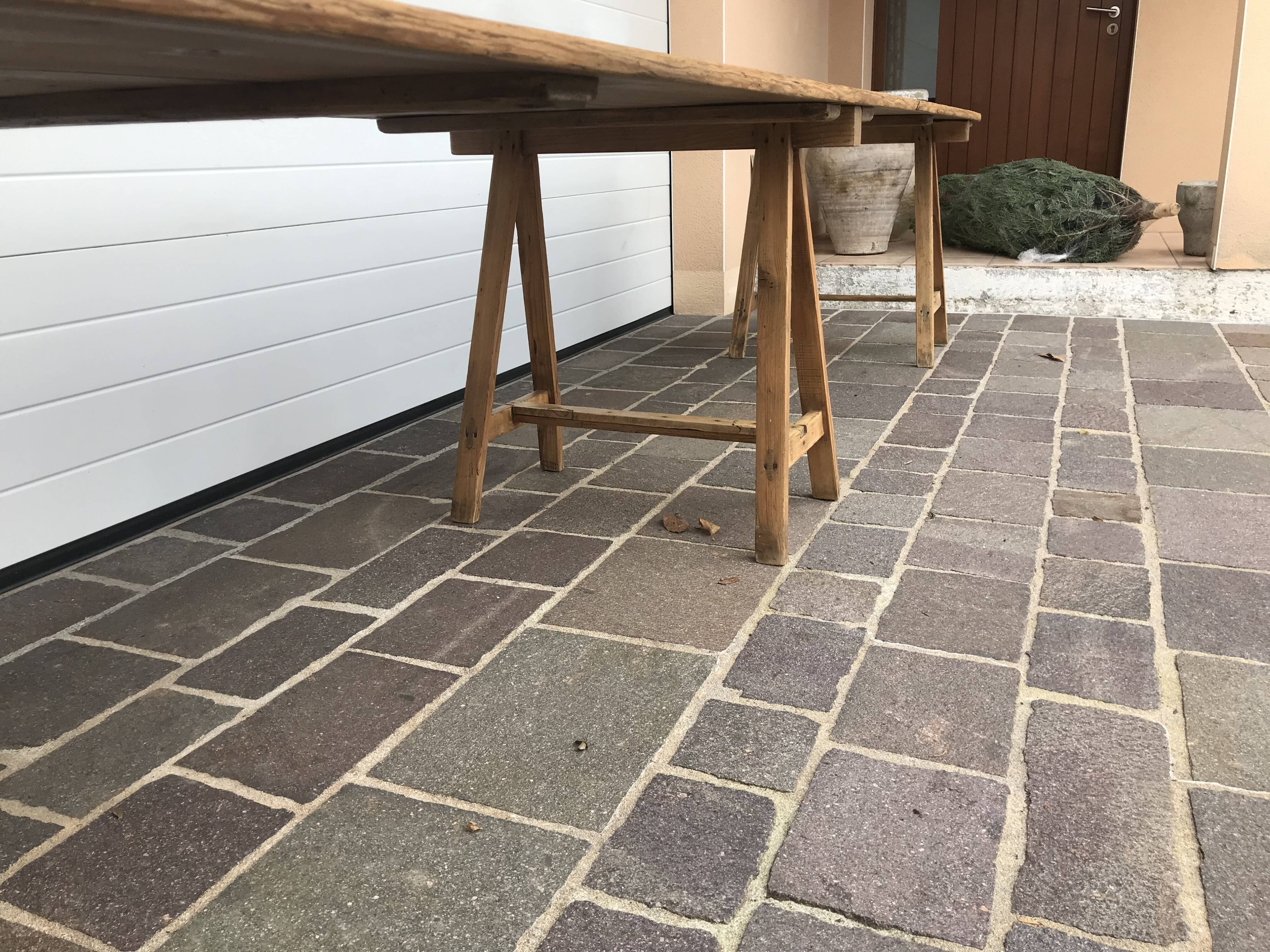 Winegrower's farm table