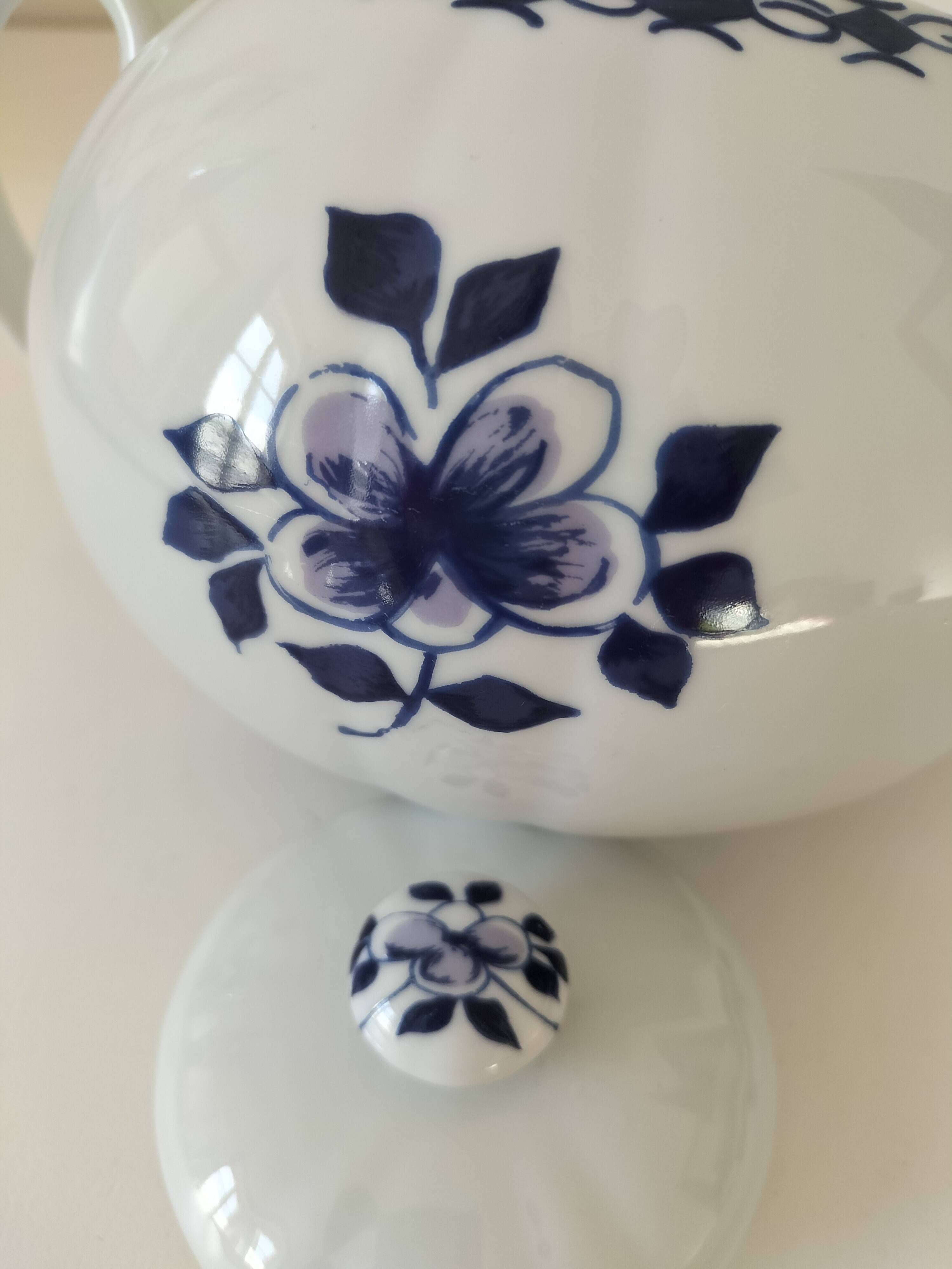 Porcelain teapot Jacques Cœur – Palanquin model