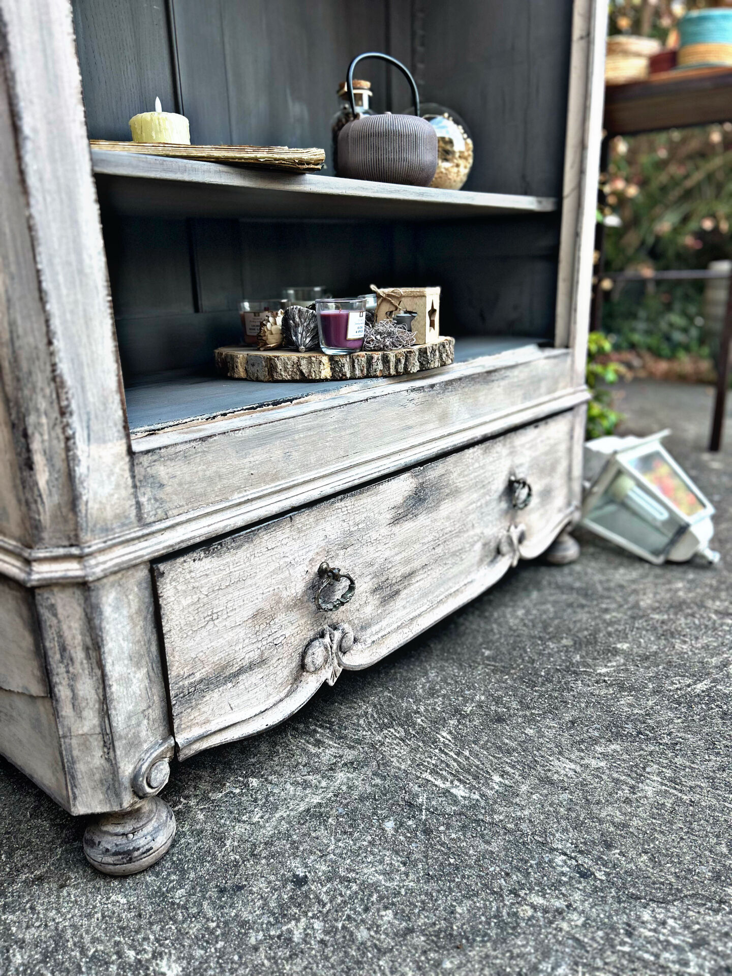 Patinated Tuscan-style bonnetière