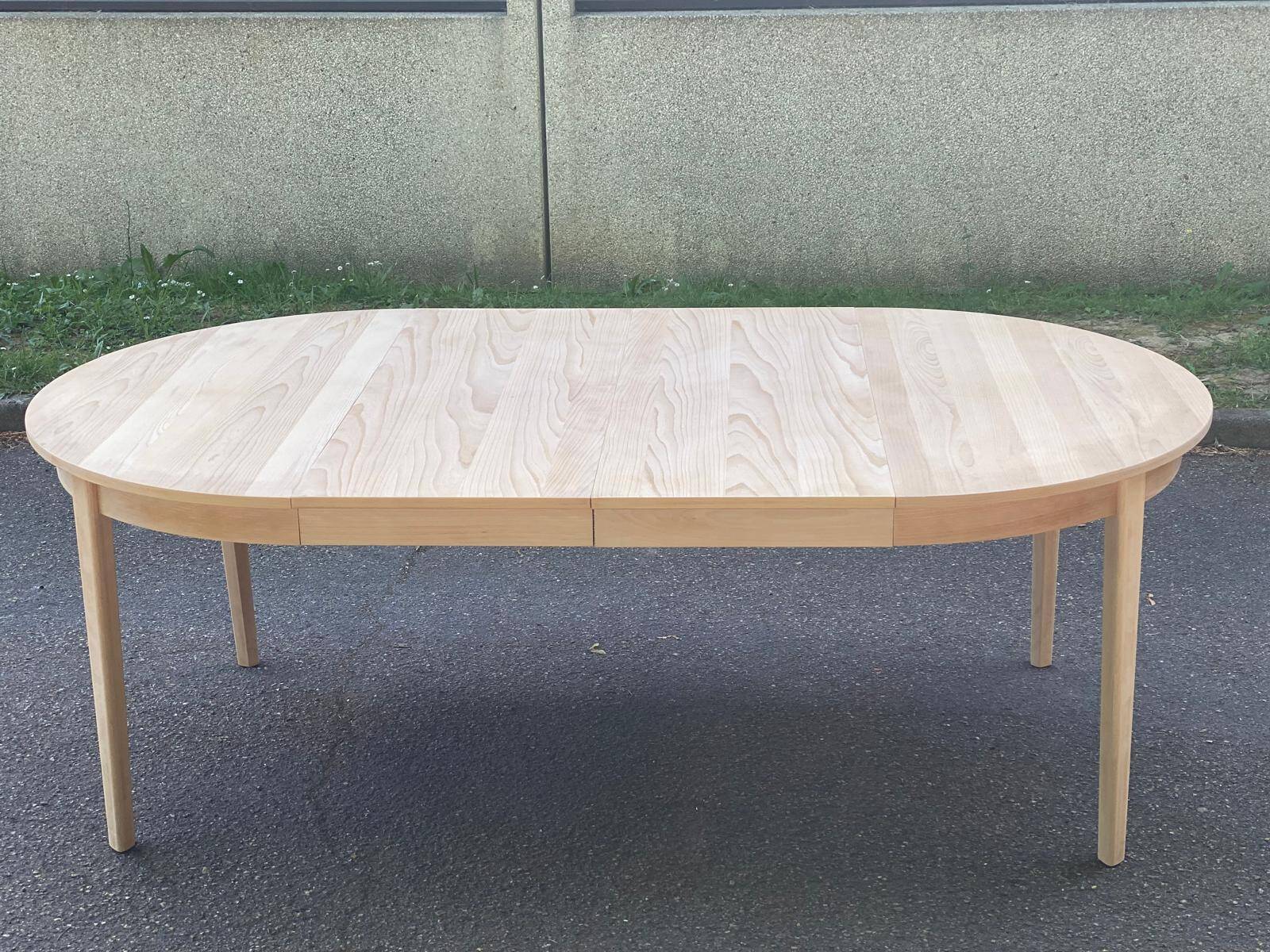 Scandinavian round extendable dining table renovated in wood 210cm