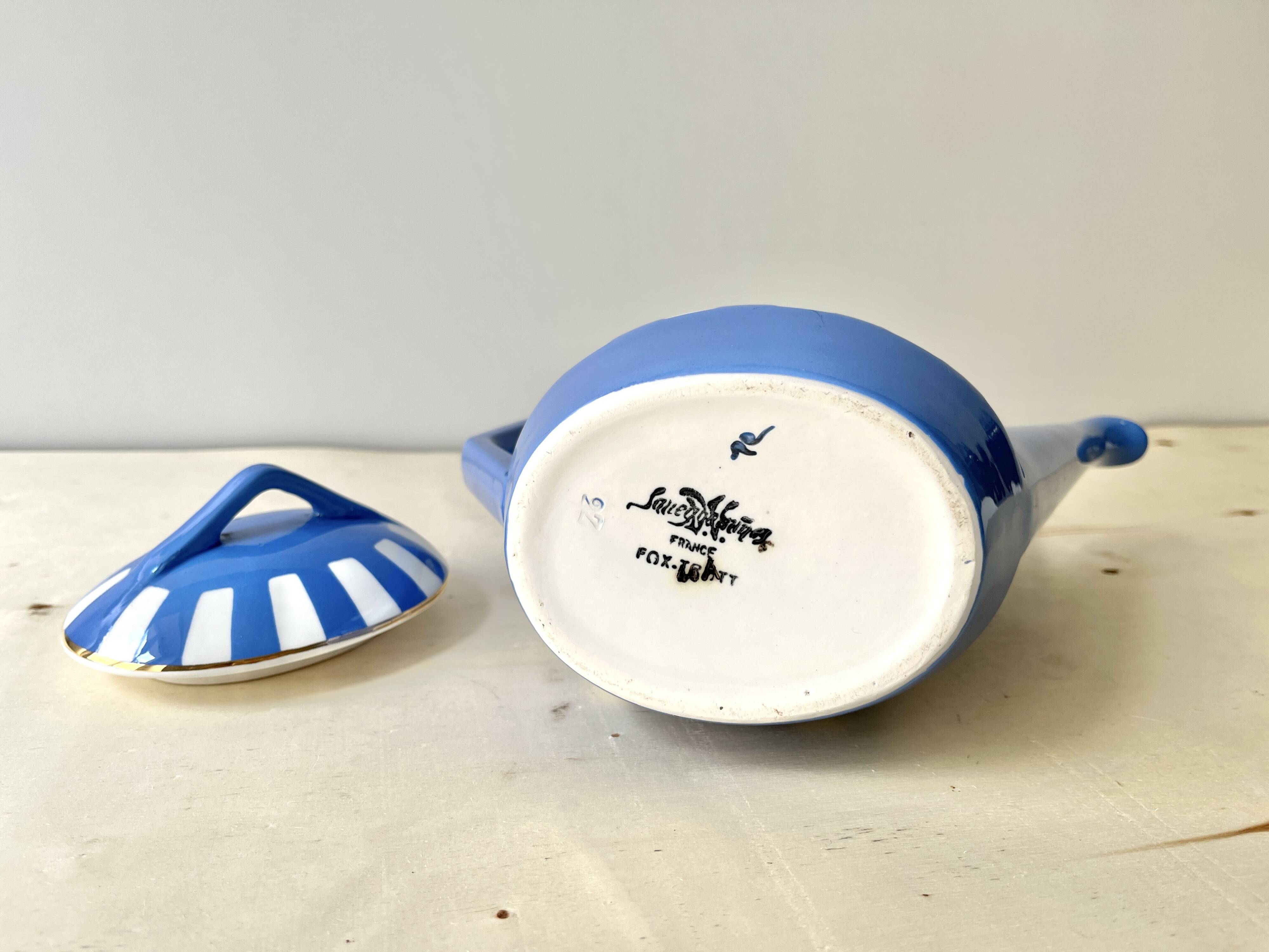 Large Fox Trott Sarreguemines coffee pot in art deco earthenware, 1930s vintage