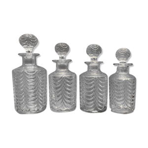 Suite de 4 flacons à