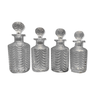 Suite de 4 flacons à parfum XIXe en cristal de Baccarat