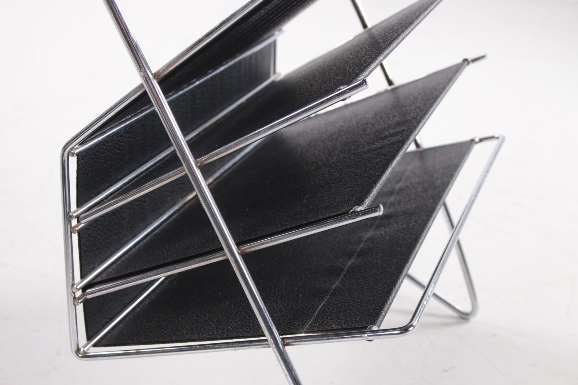 1960s Vintage Voss German Metal and Vinyl Magazine Rack