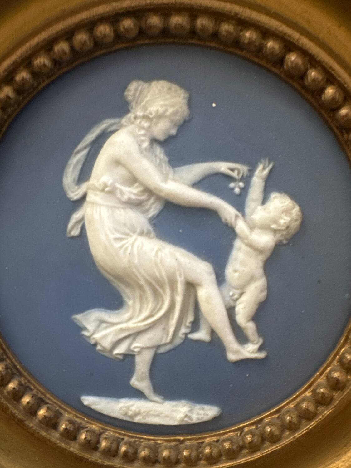 Porcelain biscuit medallion