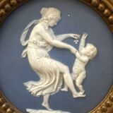 Porcelain biscuit medallion