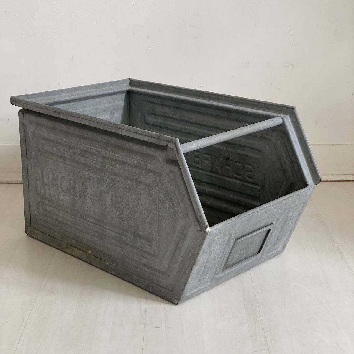 Metal industrial box