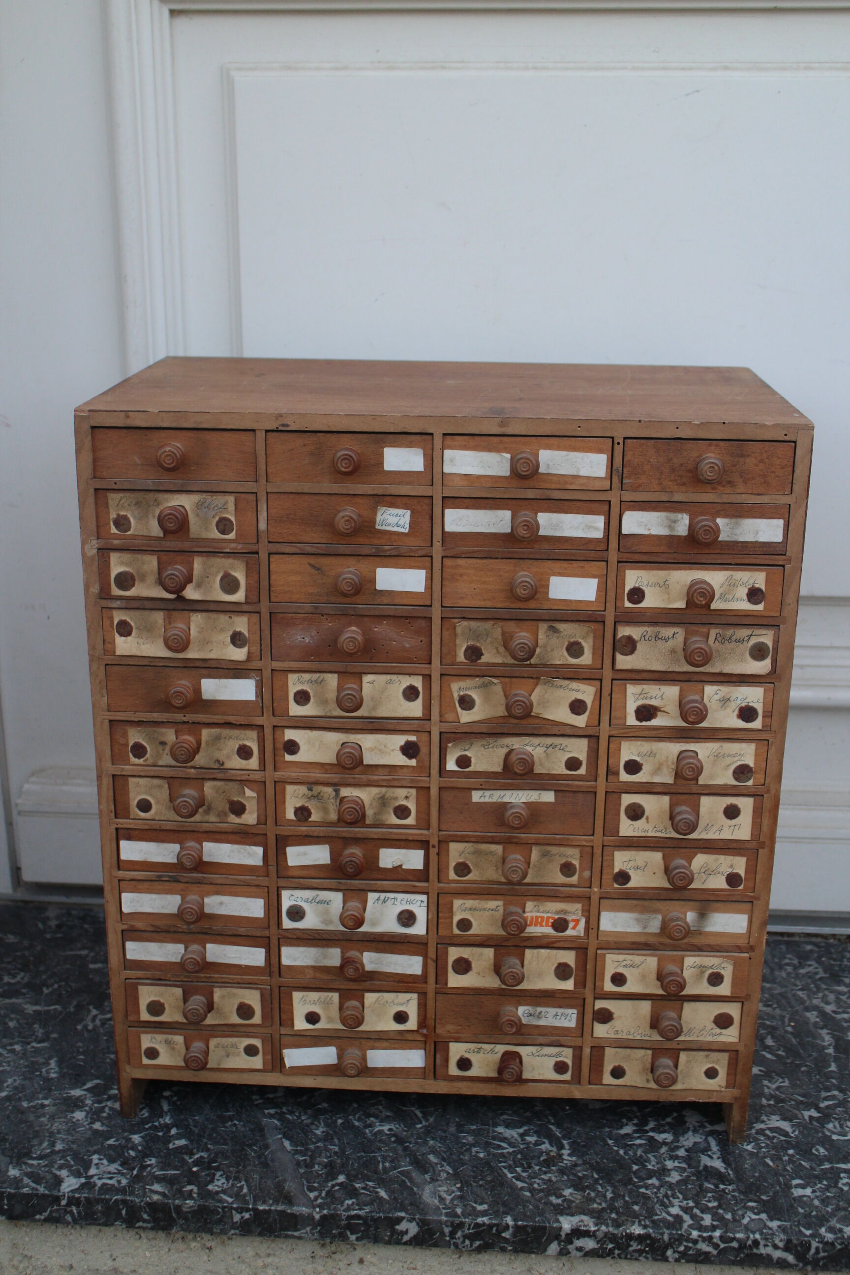 Meuble d'horloger 48 tiroirs