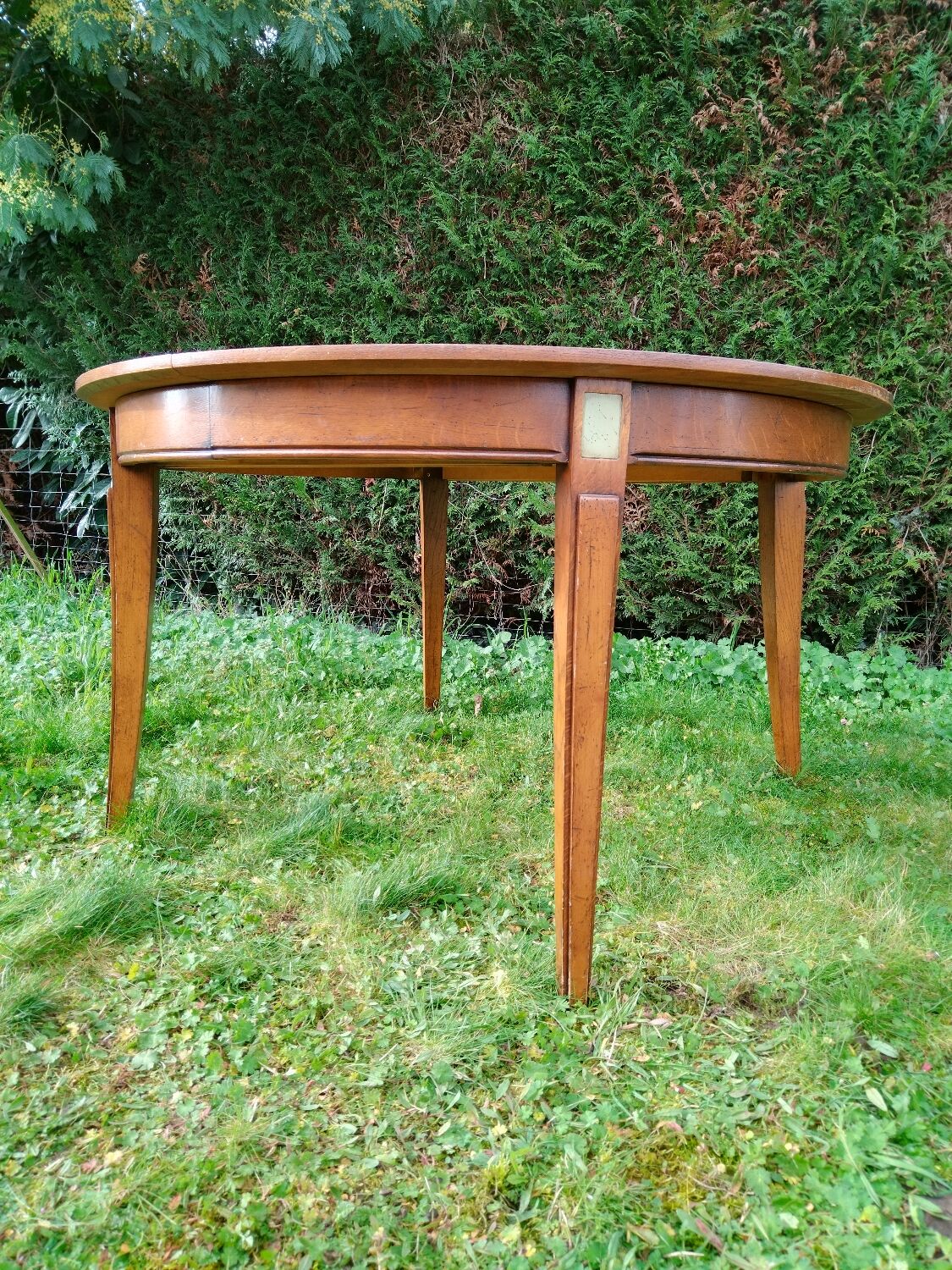 Directoire style round table with extensions