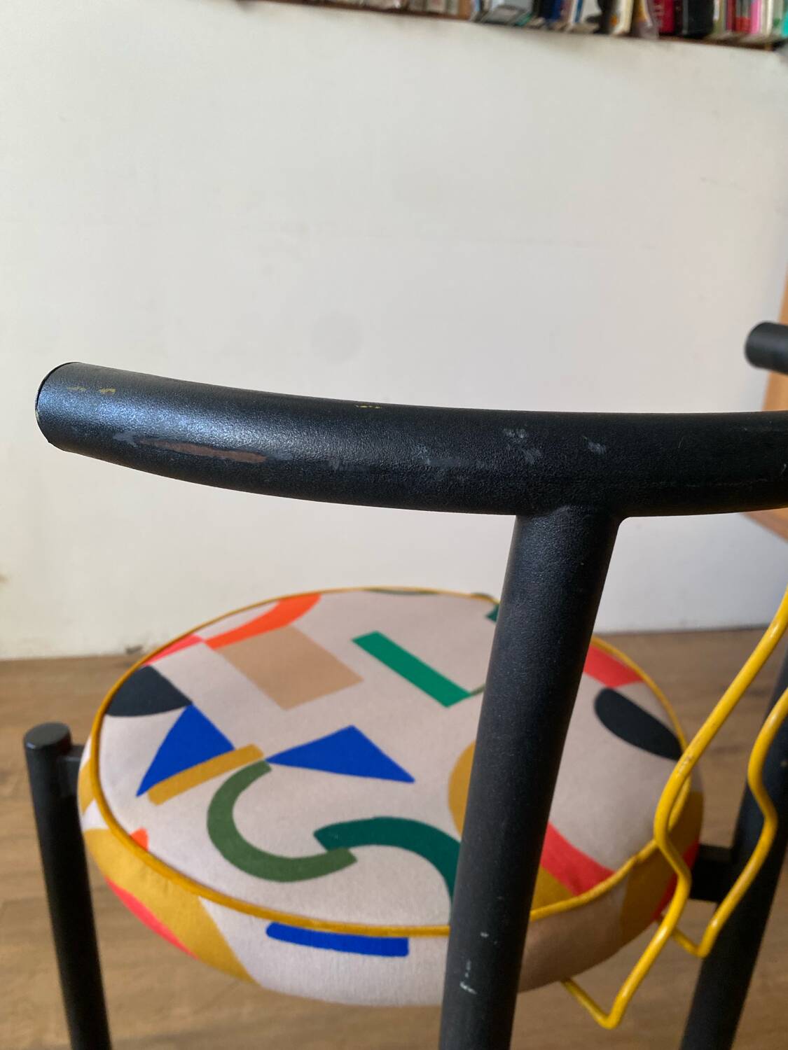 Metal tubular chairs Memphis 1980s