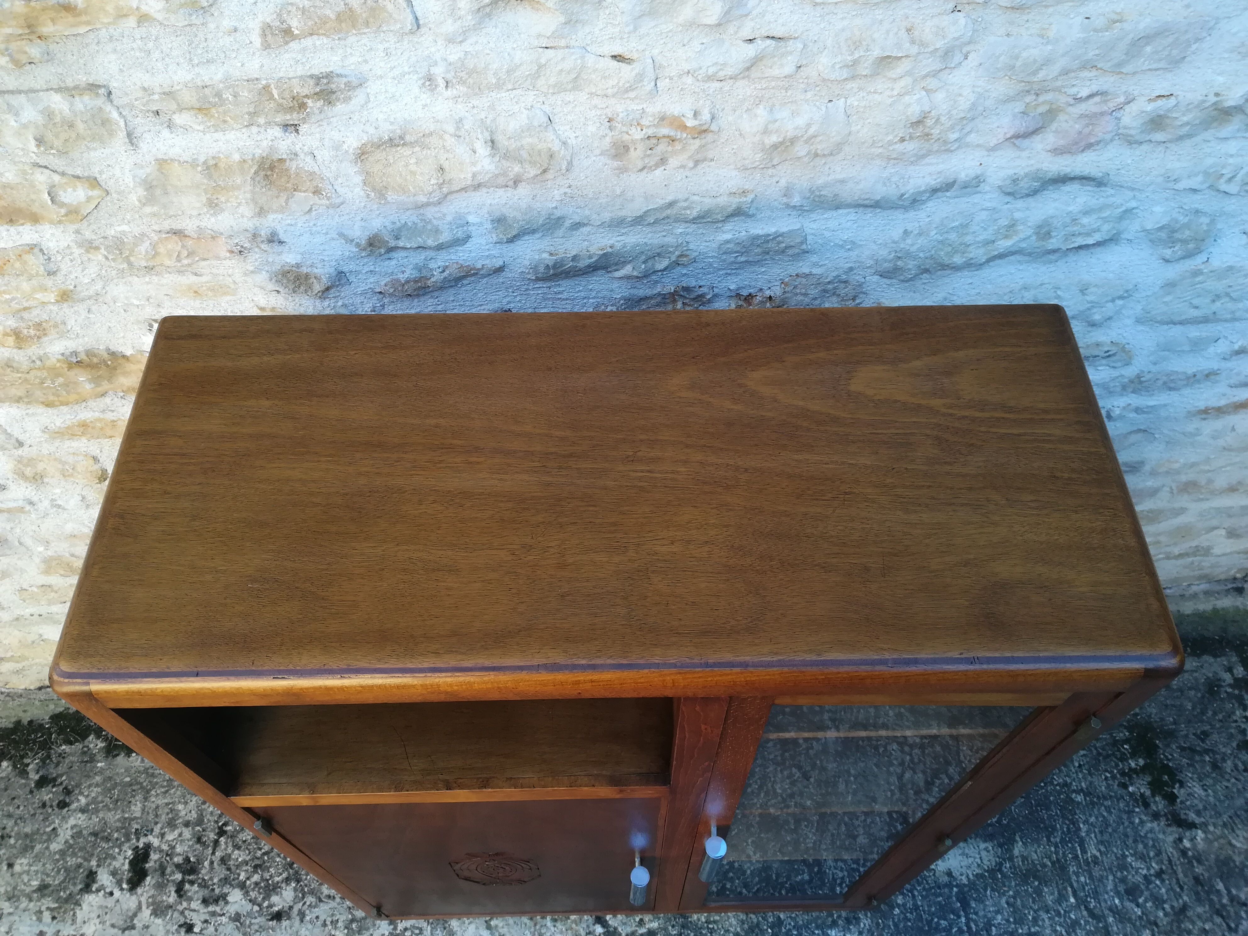 Buffet showcase of the 1940s