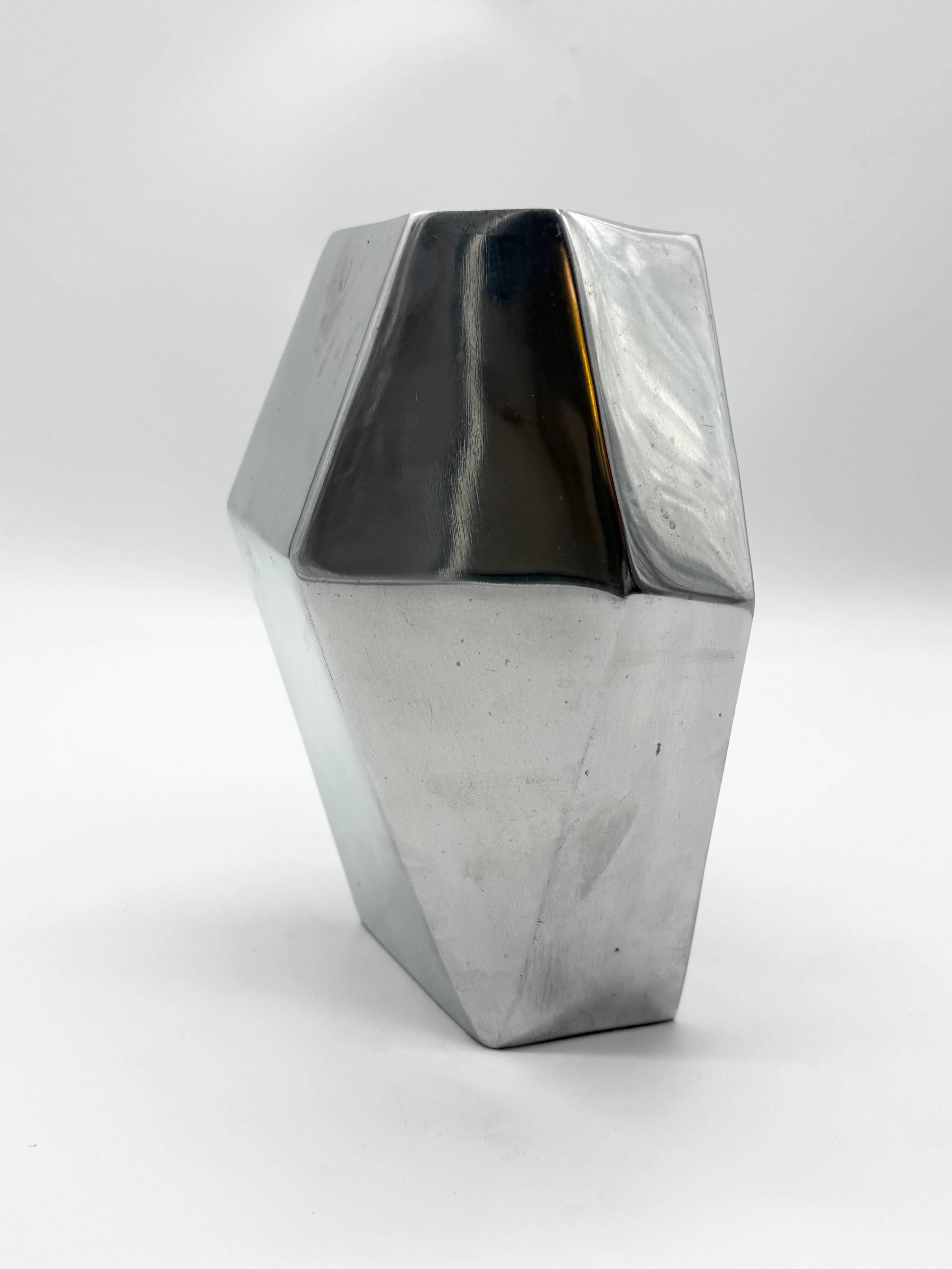 Vase "Prisme" en fonte d’aluminium, années 1980