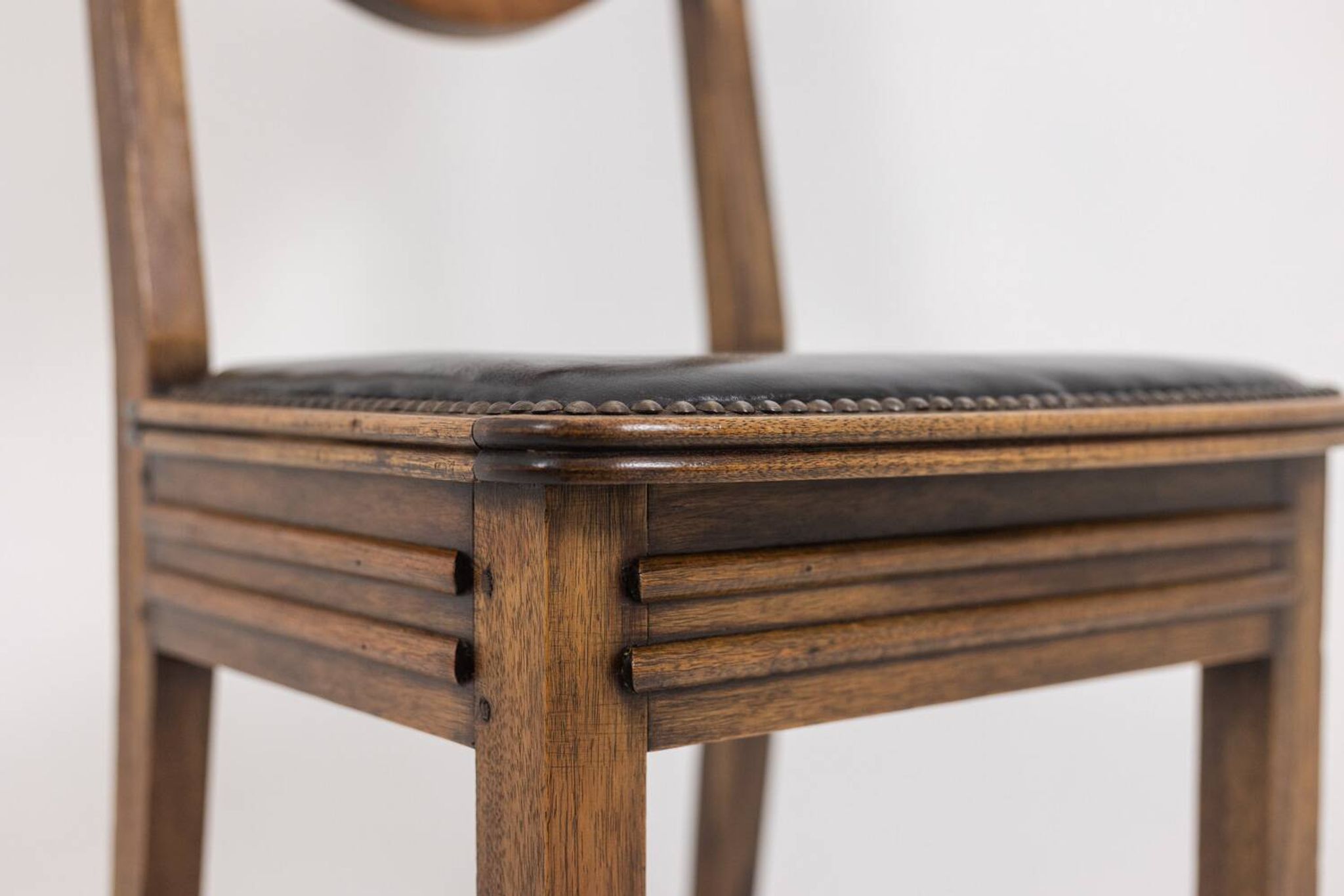 Étienne Kohlmann. Set of 6 Modernist style chairs. 1960s.