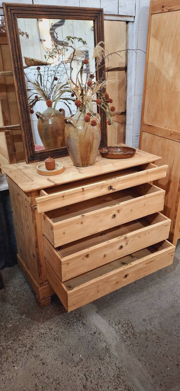 Antique chest of drawers