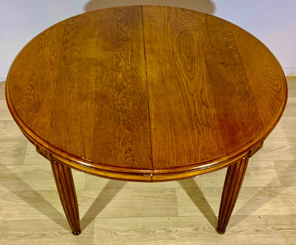 OVAL TABLE Art Deco period 1920 in solid oak, possibility of extensions