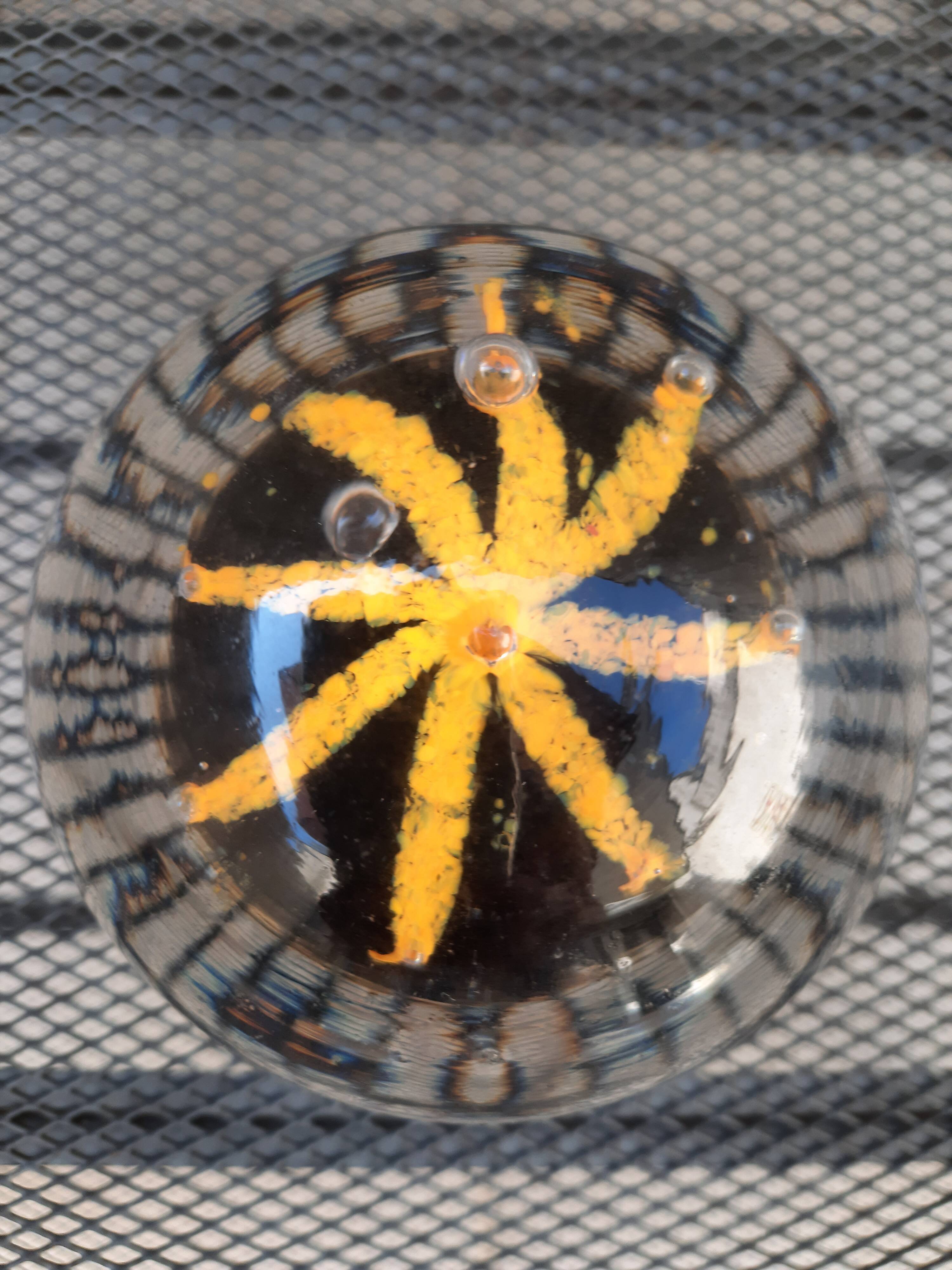 Sulfide-paper press made of glass, black & yellow, star décor.