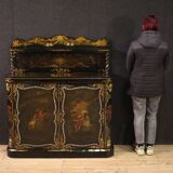 Buffet anglais laqué et peint du XIXe siècle