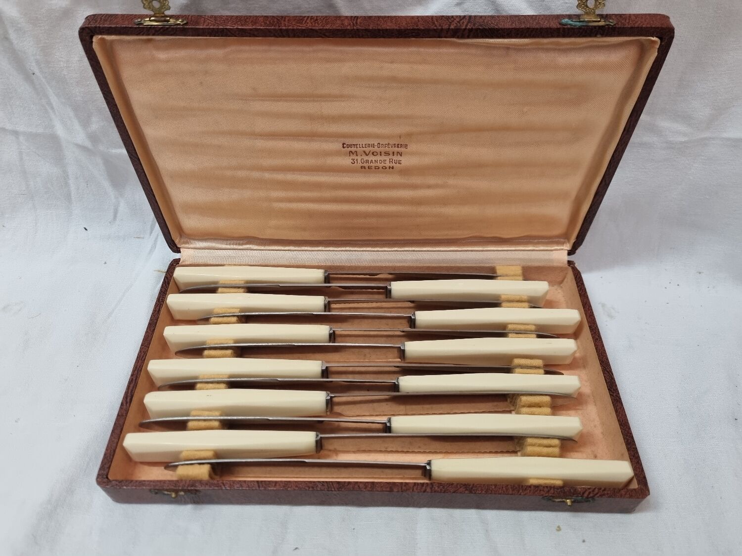 12 ivory Bakelite meat knives