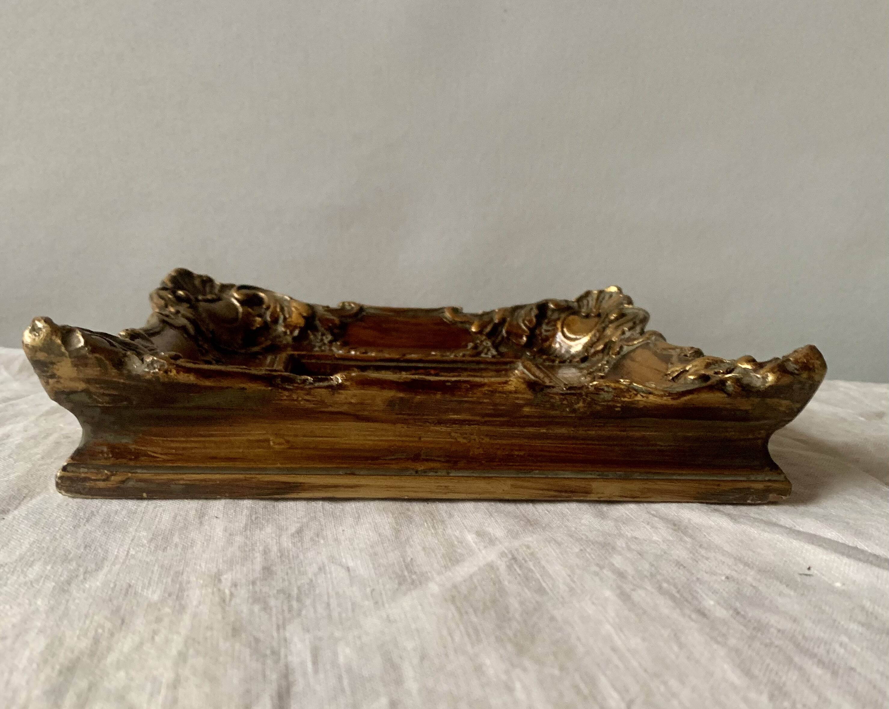 Petit cadre carré en bois sculpté doré style rococo